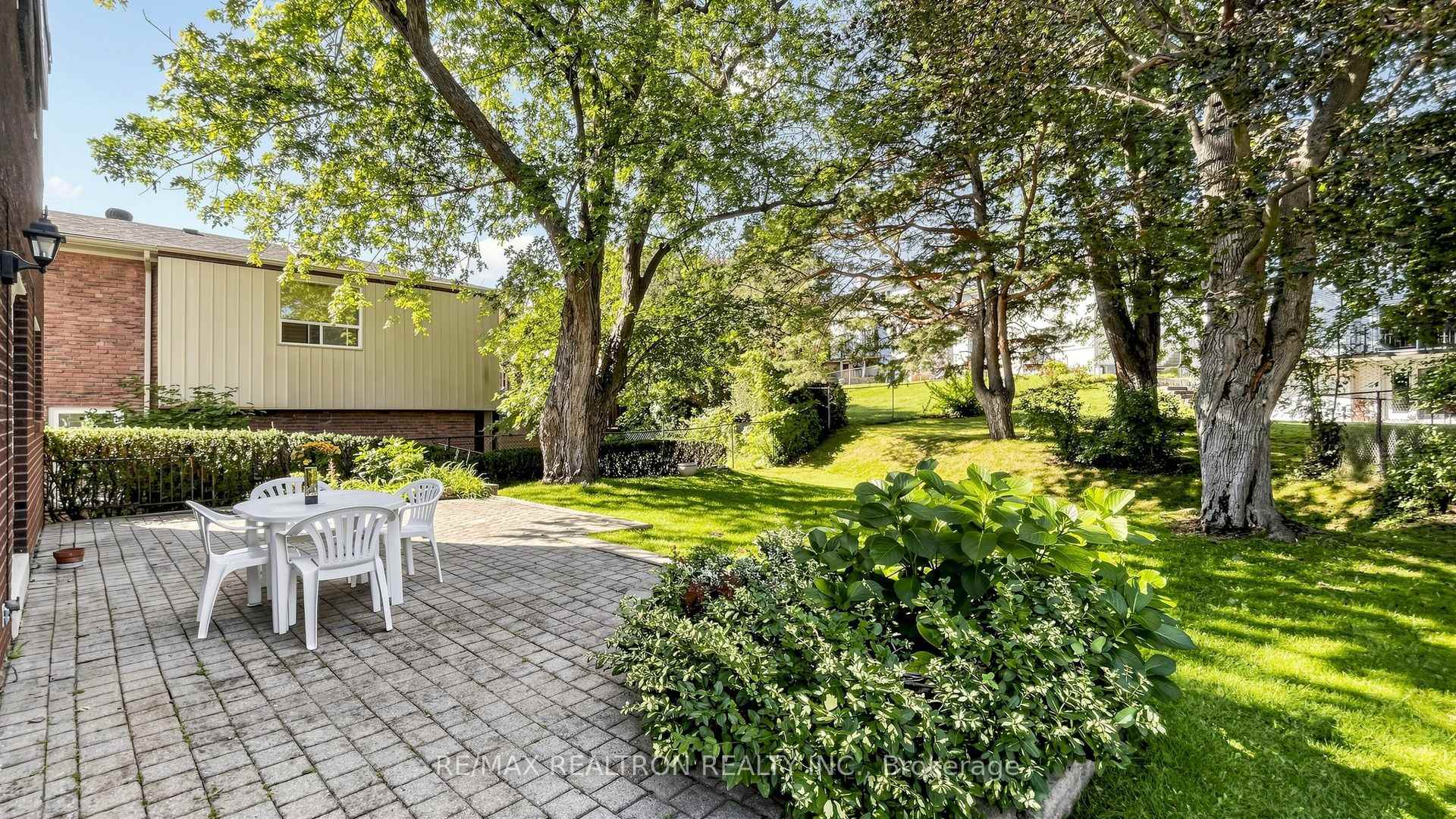Photo 43 of 41 Beardmore Crescent, North York, Bayview Woods-Steeles — HOMEH