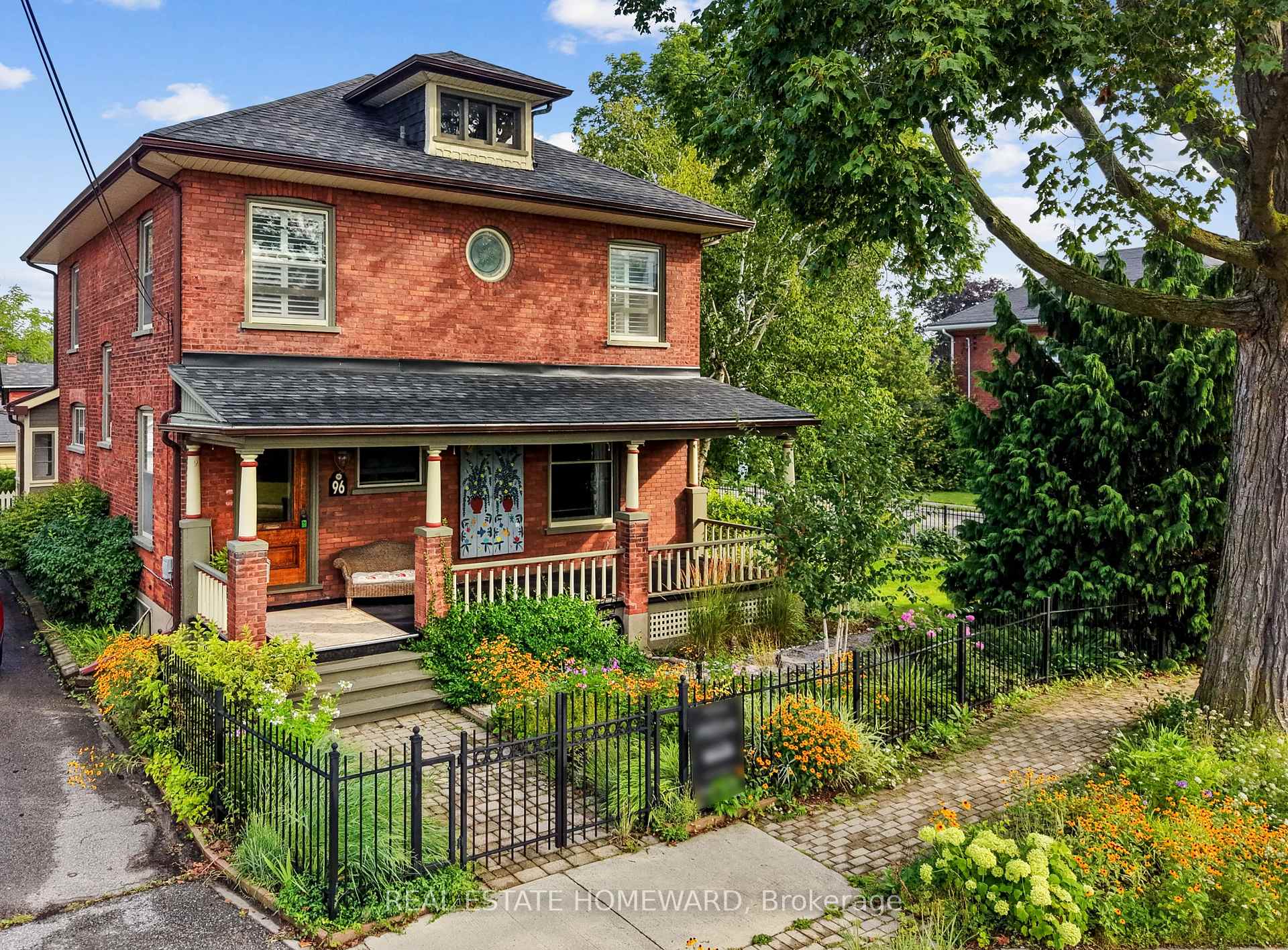 Photo of 96 James Street W