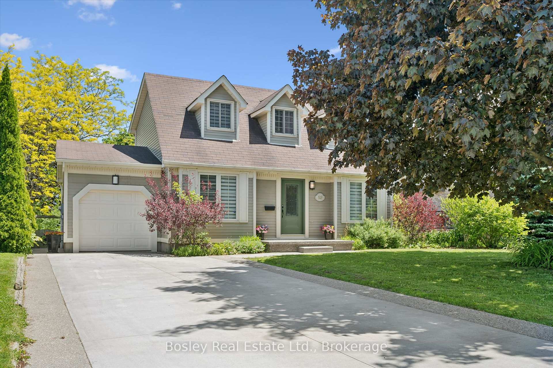 Photo 2 of 52 Stirling MacGregor Drive, Cambridge, St Andrews/Southwood — HOMEH
