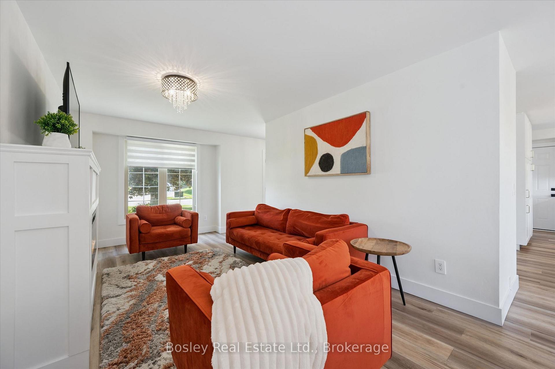 Photo 5 of 52 Stirling MacGregor Drive, Cambridge, St Andrews/Southwood — HOMEH