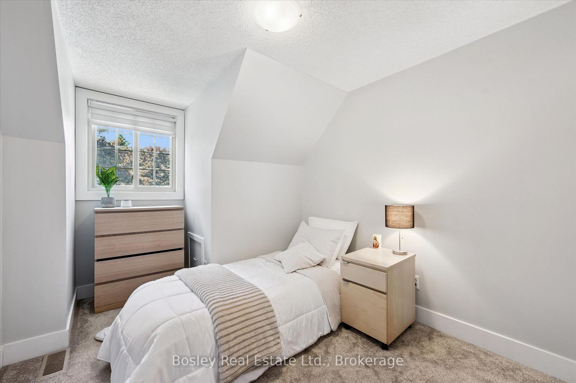 Photo 19 of 52 Stirling MacGregor Drive, Cambridge, St Andrews/Southwood — HOMEH