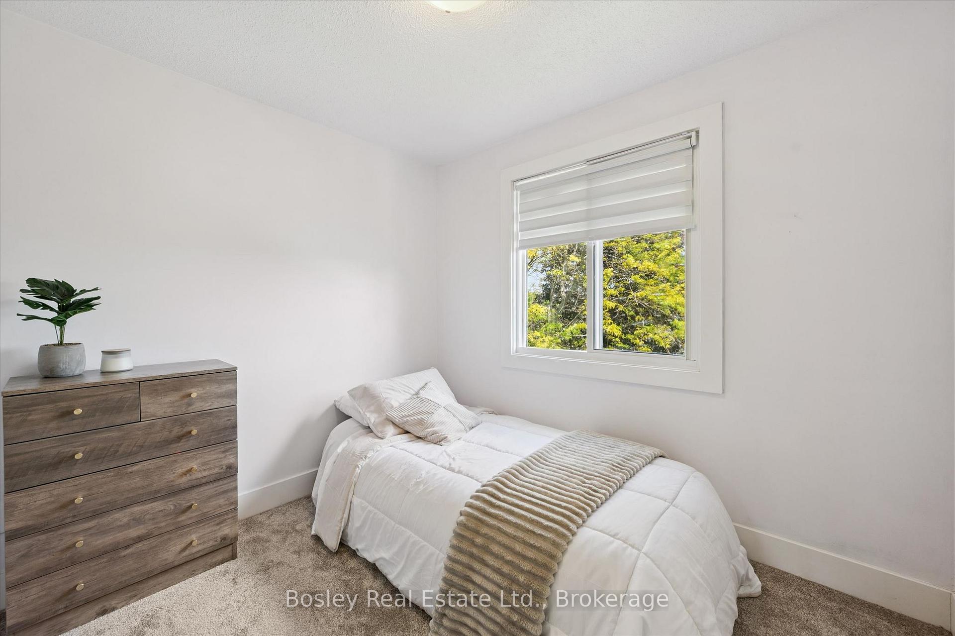 Photo 20 of 52 Stirling MacGregor Drive, Cambridge, St Andrews/Southwood — HOMEH