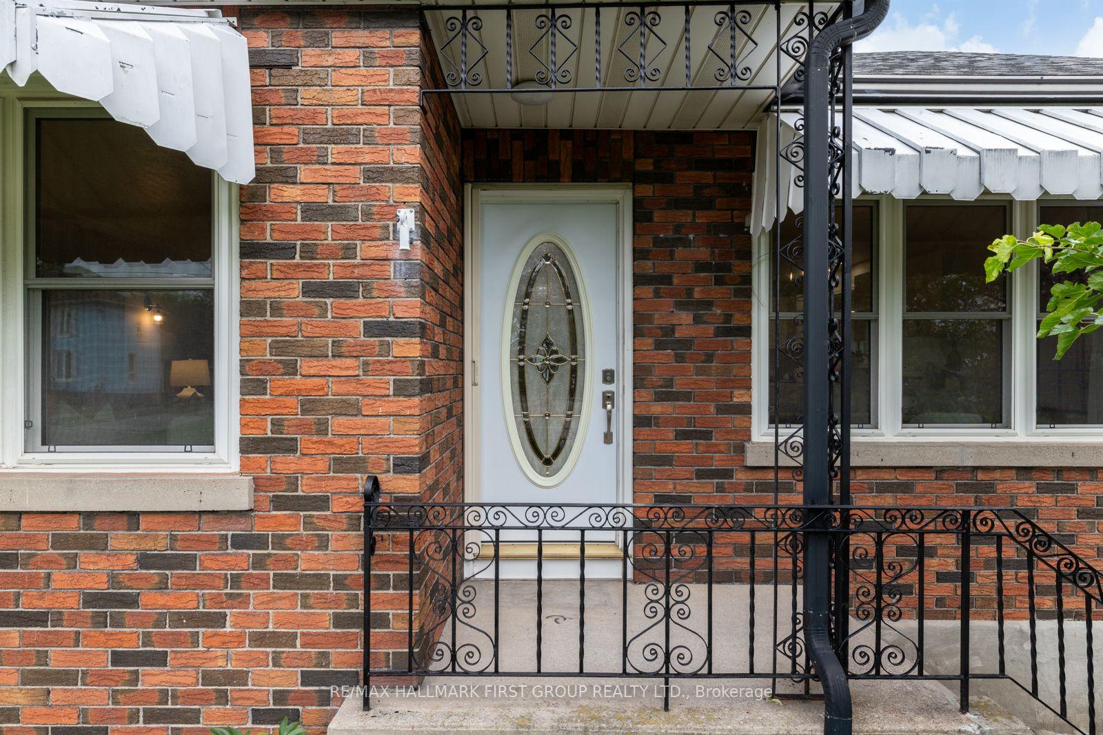 Photo 5 of 205 Farewell Street, Oshawa, Donevan — HOMEH