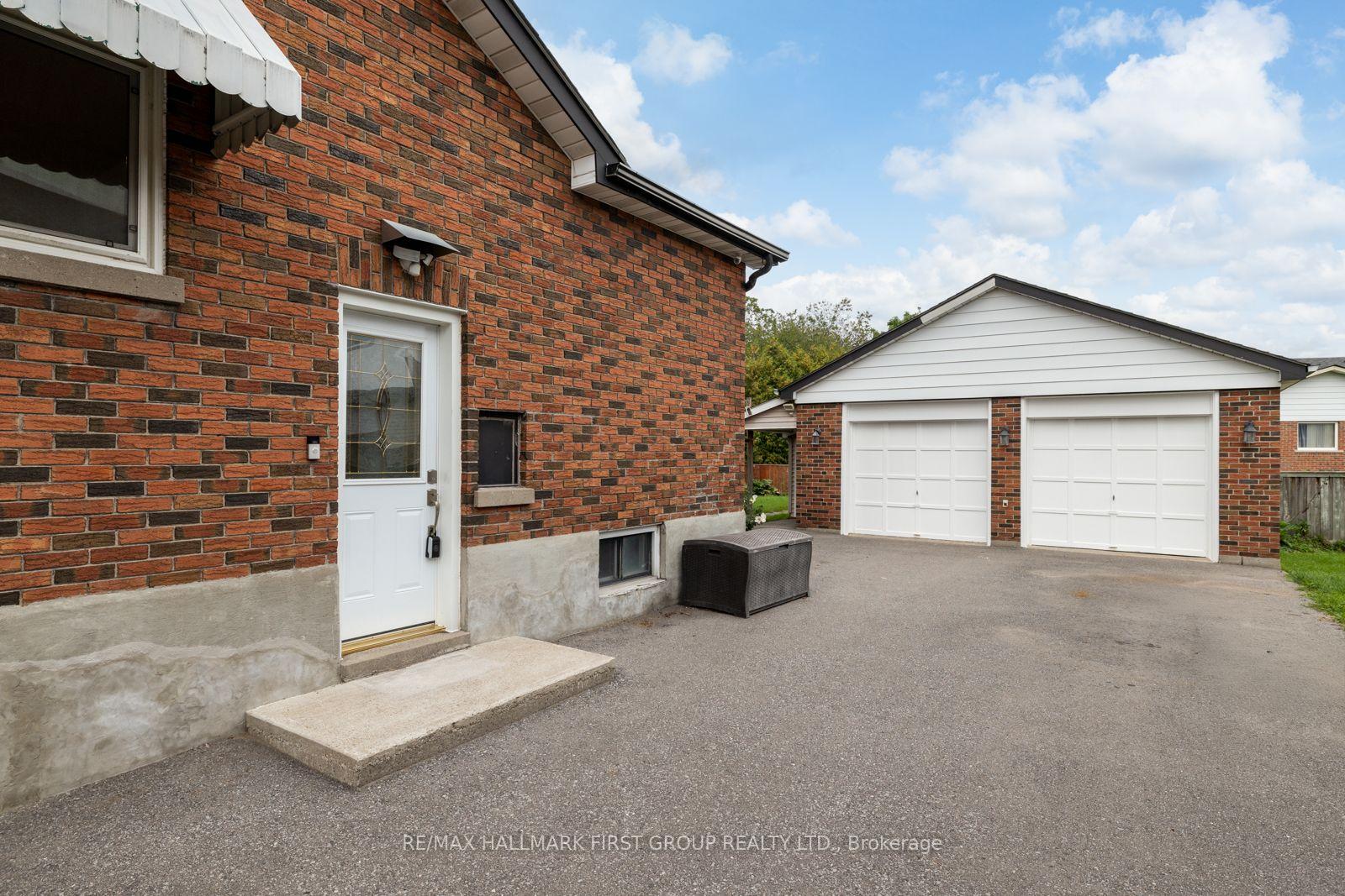 Photo 35 of 205 Farewell Street, Oshawa, Donevan — HOMEH
