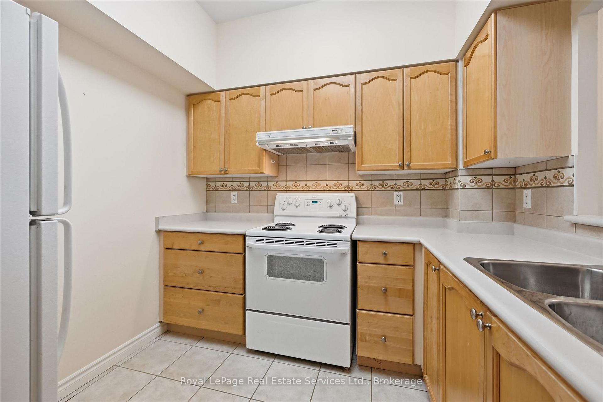 Photo 4 of Unit 1510, 100 Burloak Drive, Burlington, Appleby — HOMEH