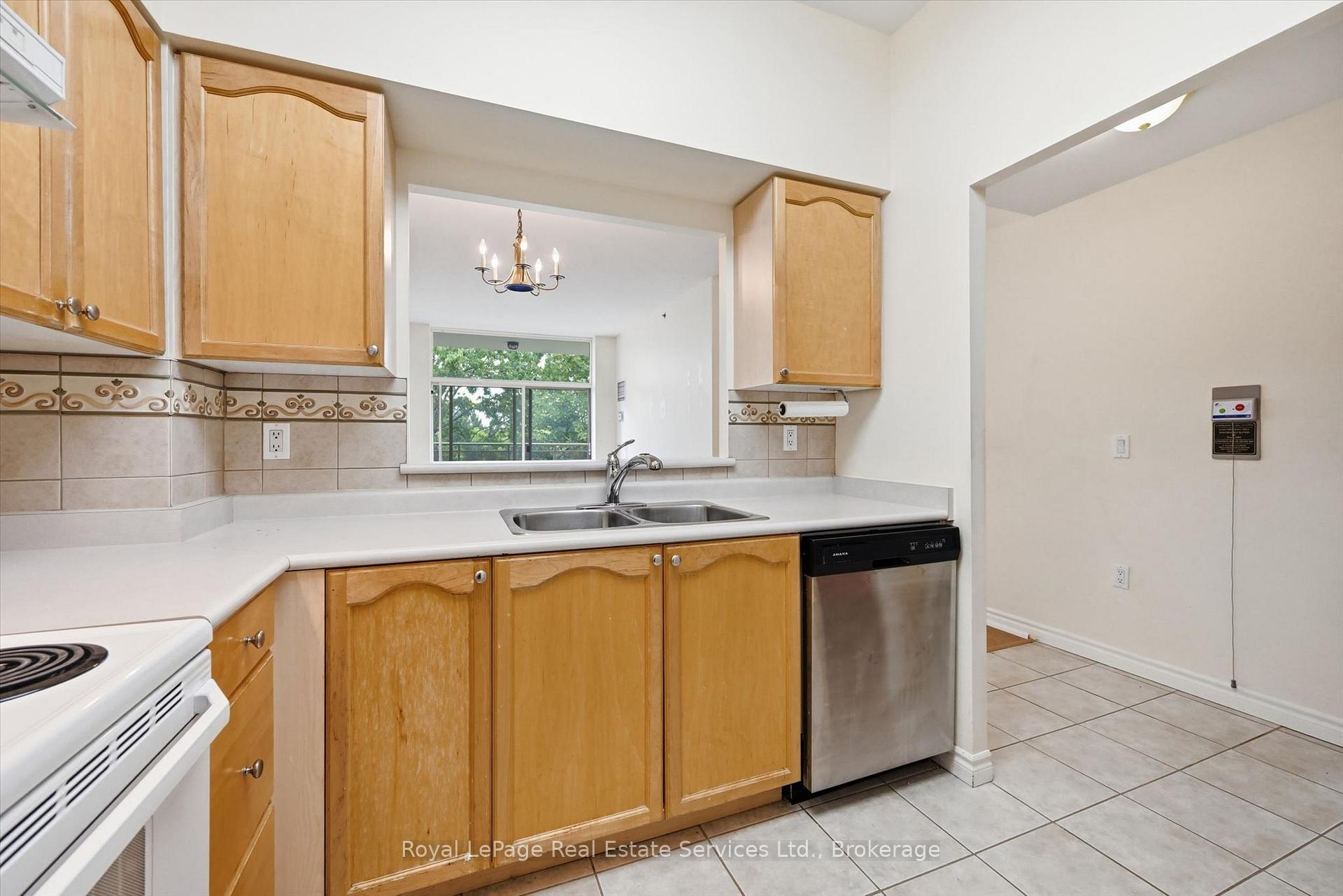 Photo 5 of Unit 1510, 100 Burloak Drive, Burlington, Appleby — HOMEH