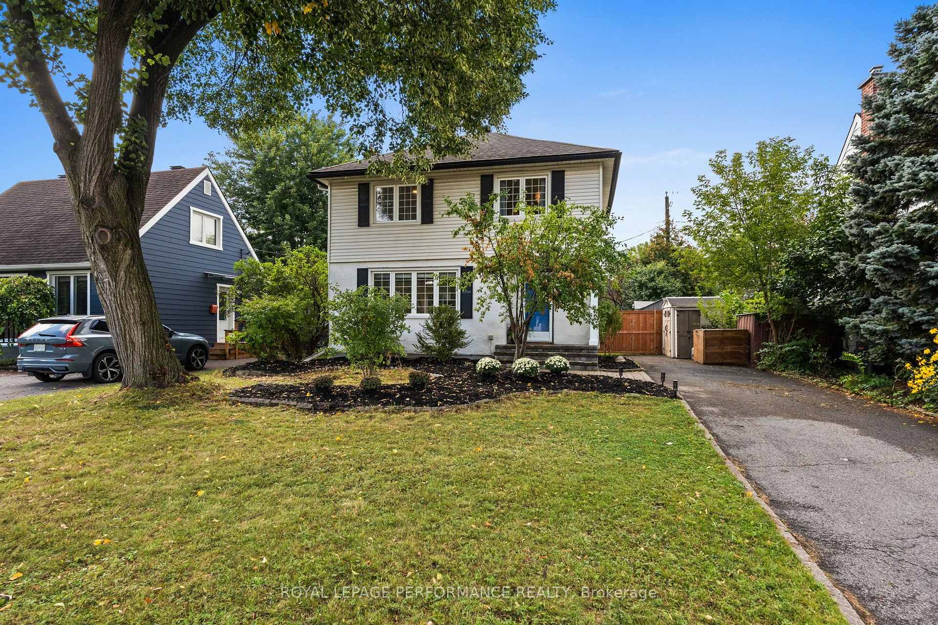 Photo 3 of 814 Raglan Avenue, Ottawa, Elmvale Acres — HOMEH