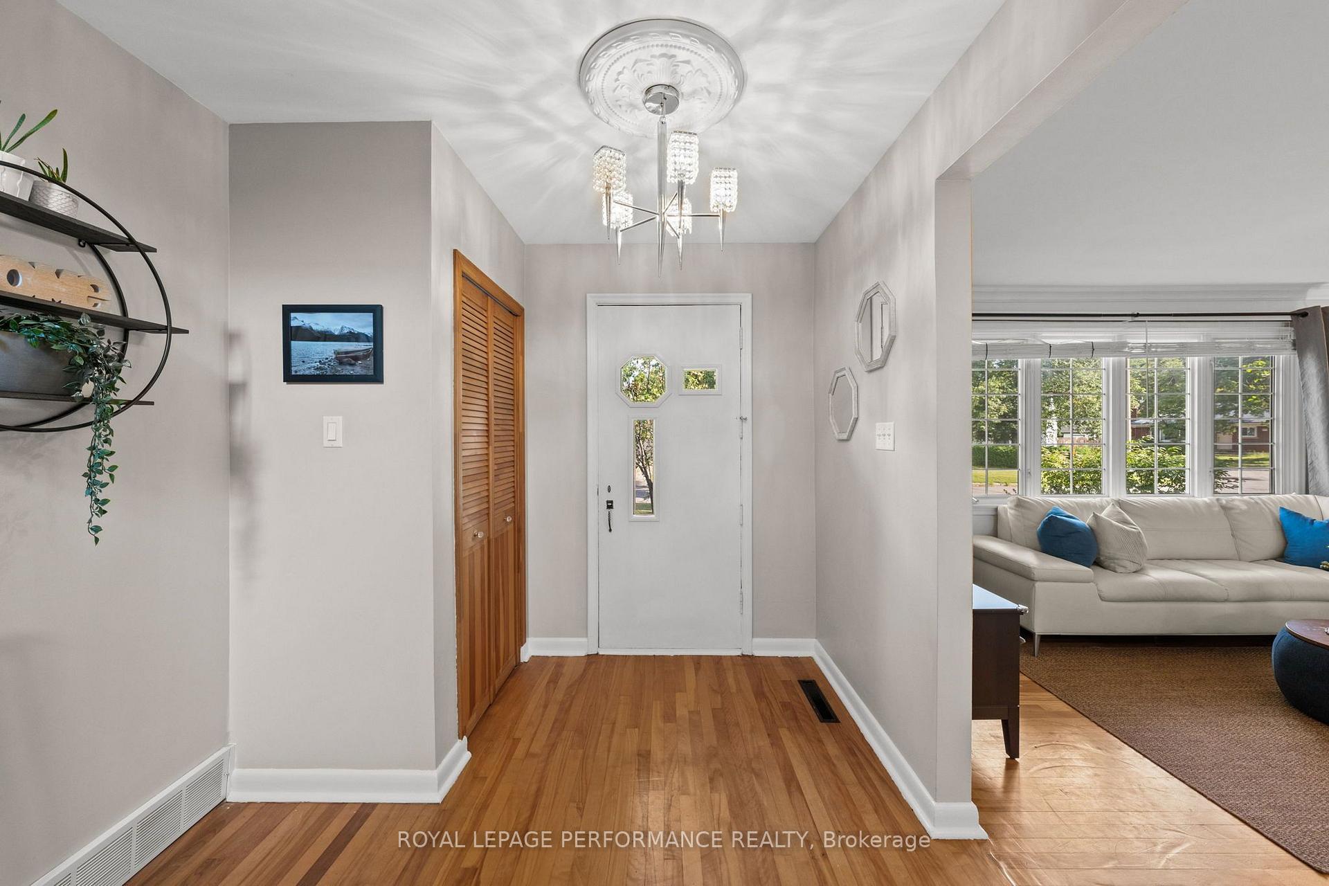 Photo 5 of 814 Raglan Avenue, Ottawa, Elmvale Acres — HOMEH