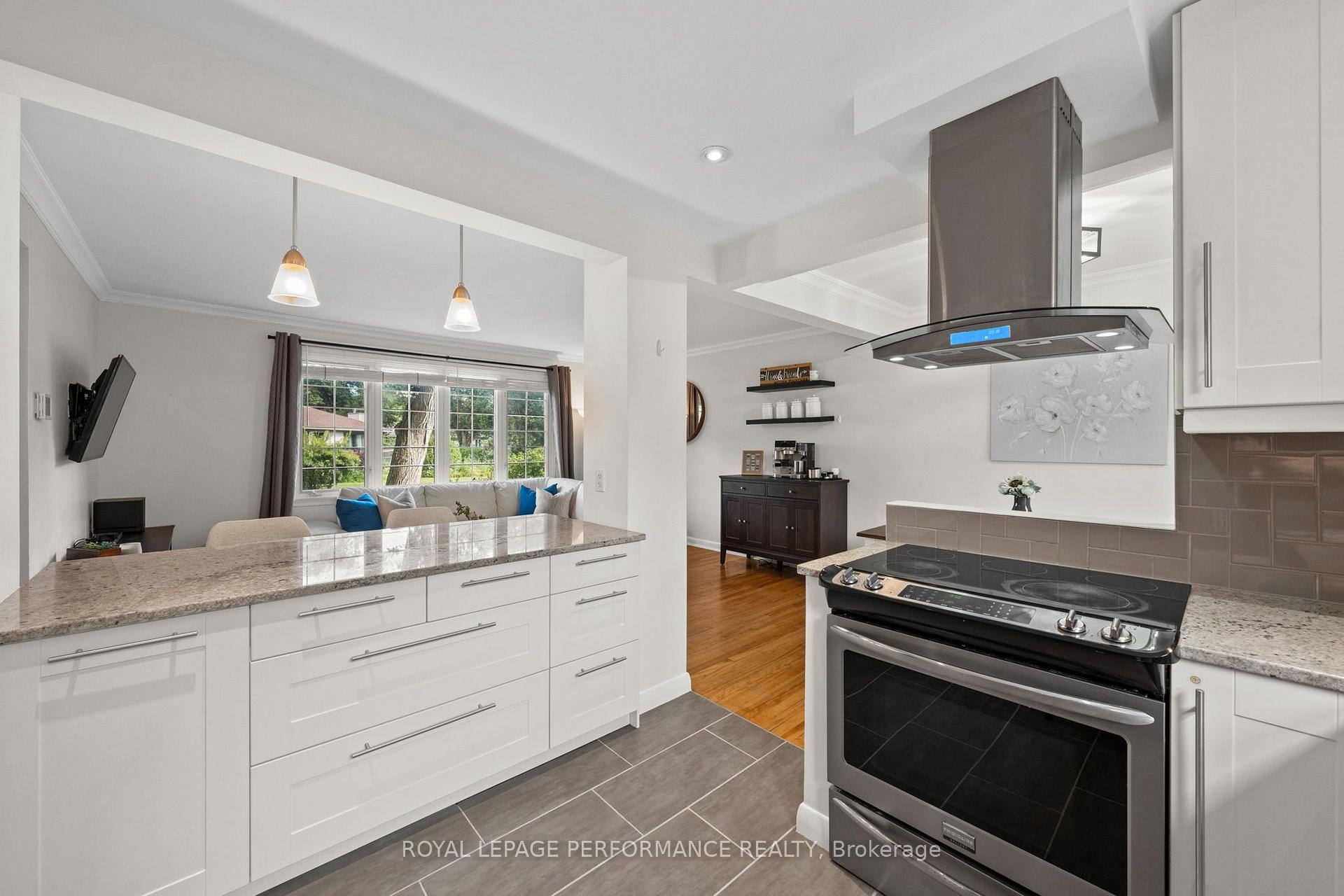 Photo 13 of 814 Raglan Avenue, Ottawa, Elmvale Acres — HOMEH