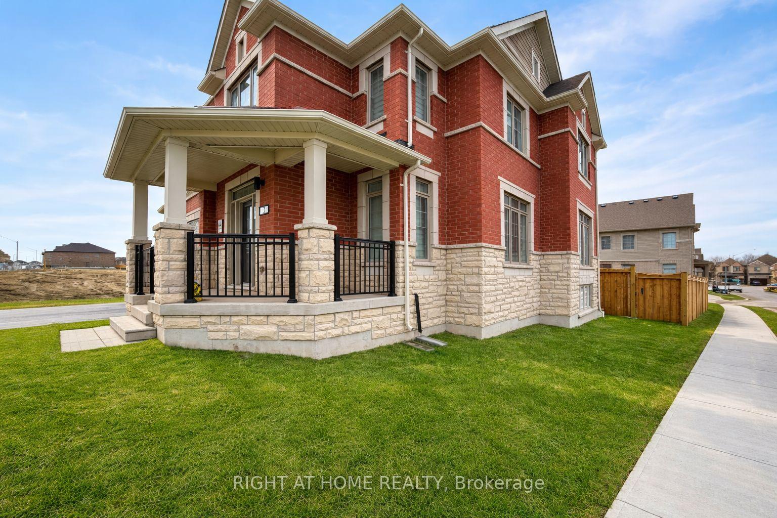 Photo 3 of 2 Sagewood Avenue, Barrie, Rural Barrie Southeast — HOMEH