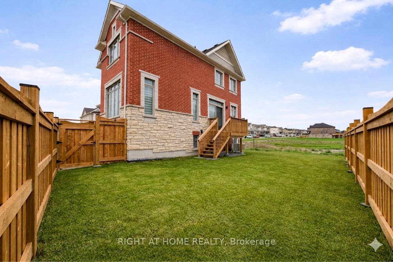 Photo 4 of 2 Sagewood Avenue, Barrie, Rural Barrie Southeast — HOMEH