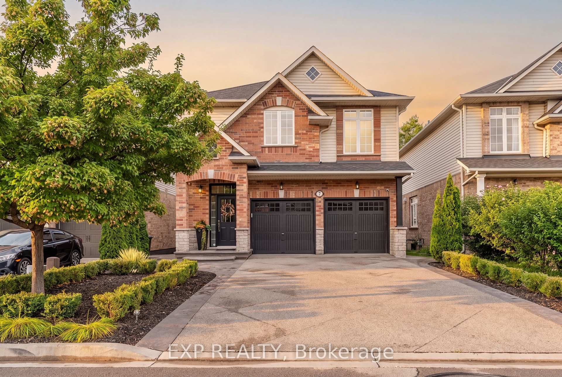 Photo 2 of 7 Seacove Court, Hamilton, Lakeshore — HOMEH