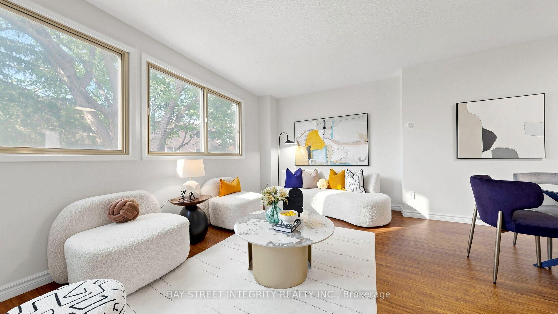 Photo 4 of 28 Townsend Road, North York, Hillcrest Village — HOMEH