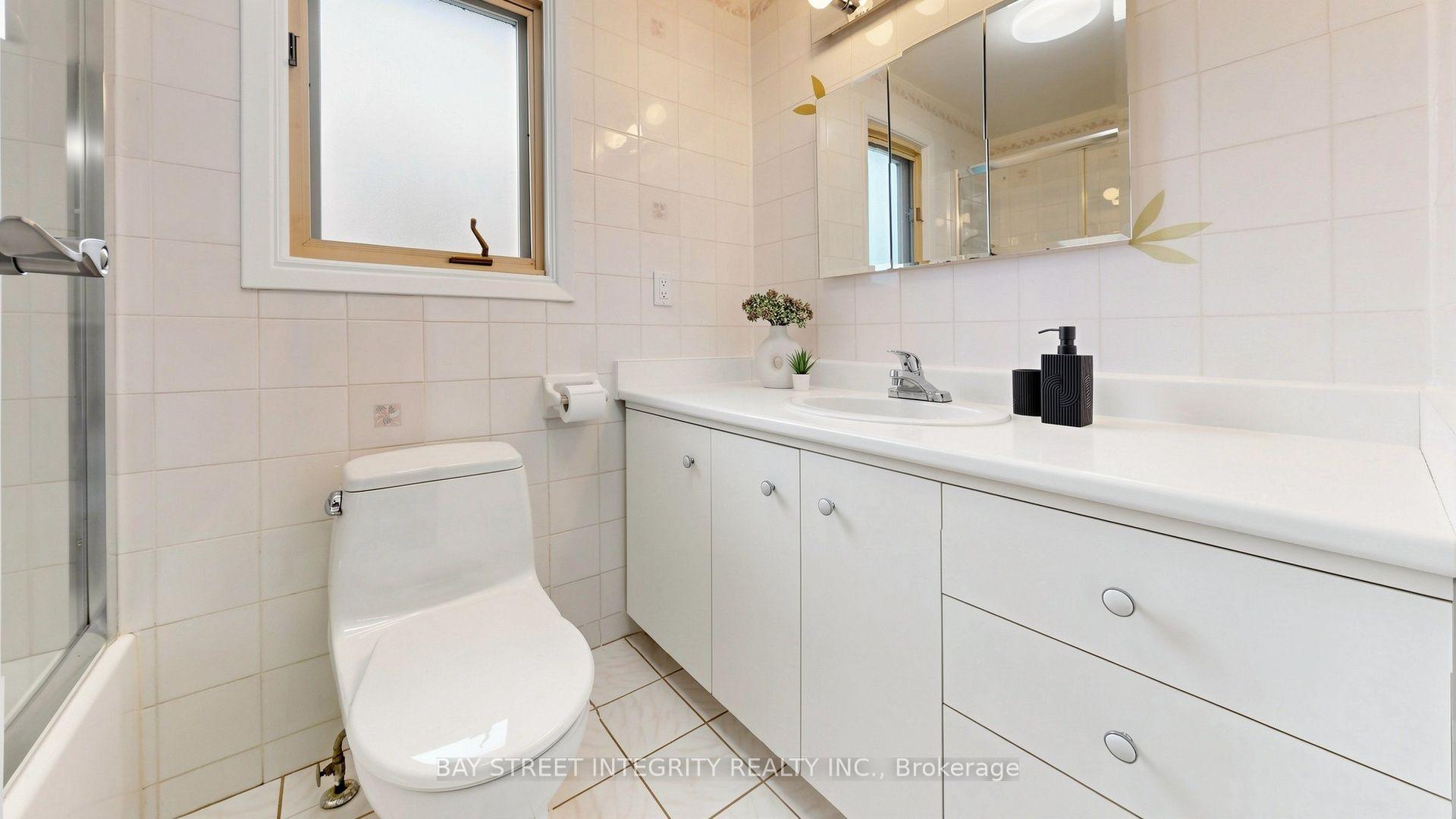 Photo 29 of 28 Townsend Road, North York, Hillcrest Village — HOMEH