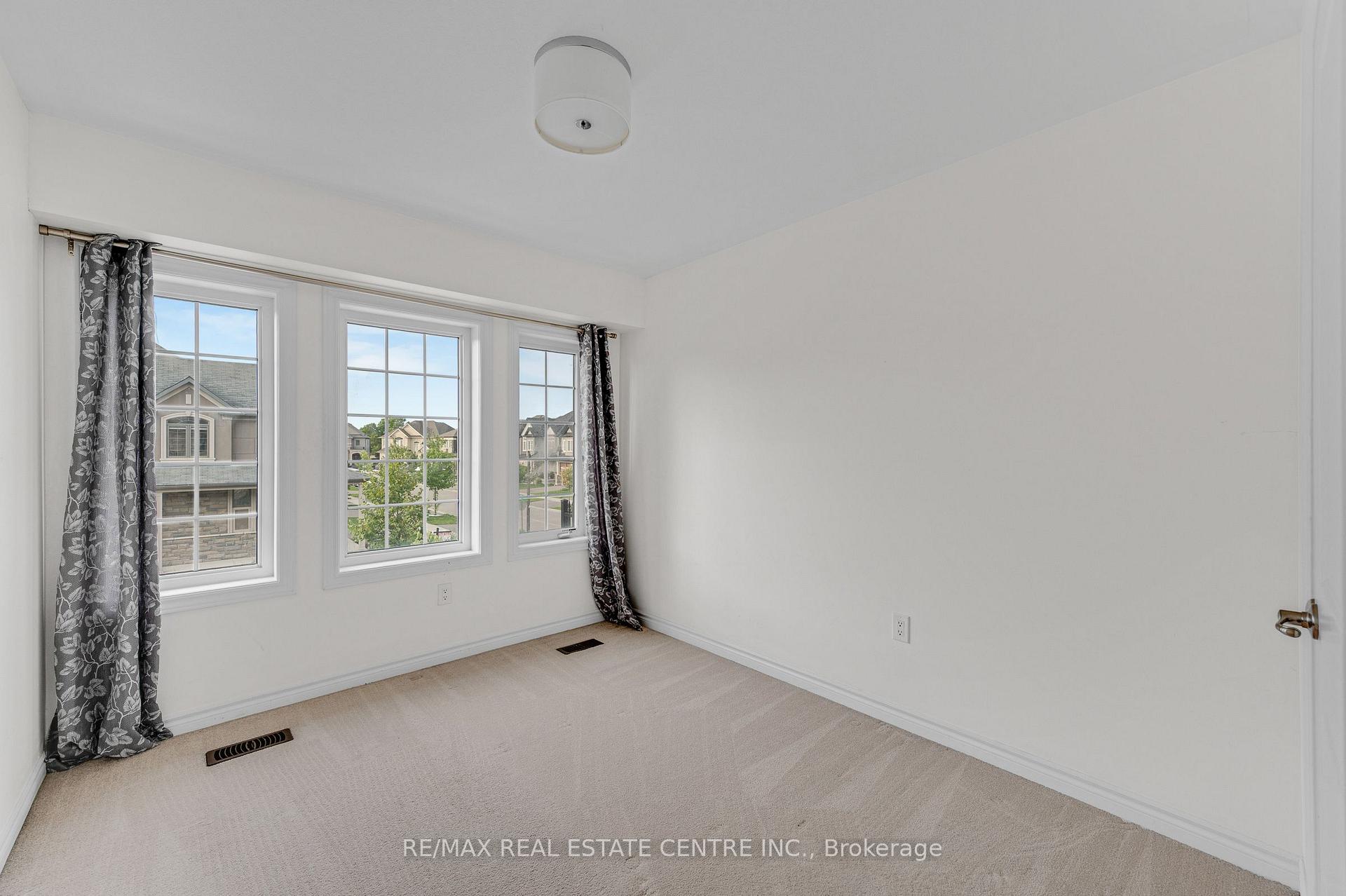 Photo 25 of 71 Bilanski Farm Road, Brantford, Echo Place — HOMEH