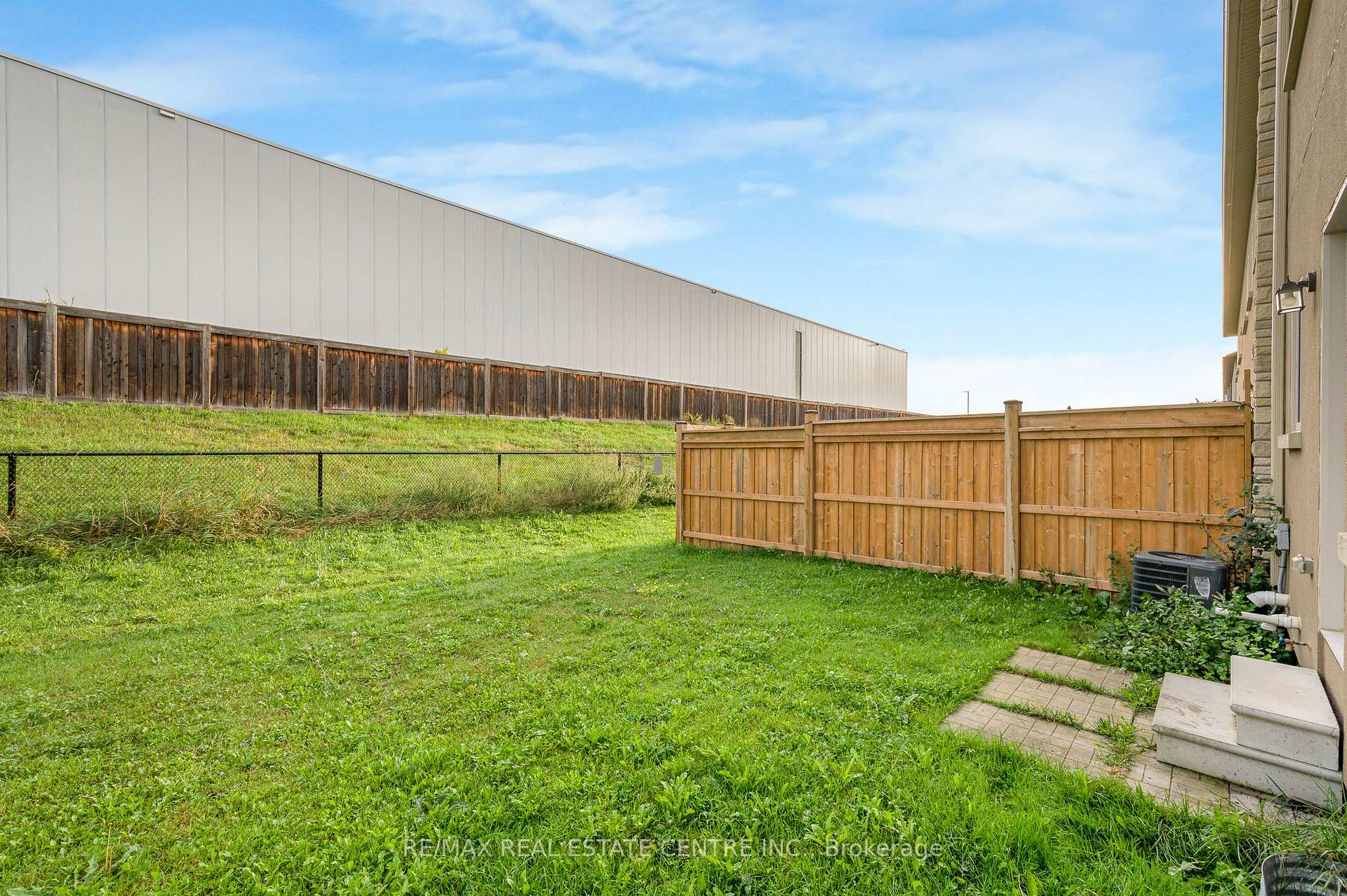 Photo 37 of 71 Bilanski Farm Road, Brantford, Echo Place — HOMEH