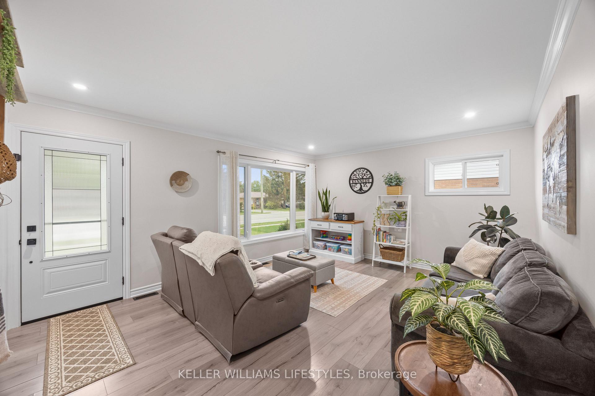 Photo 6 of 188 Queen Street, North Middlesex, Ailsa Craig — HOMEH