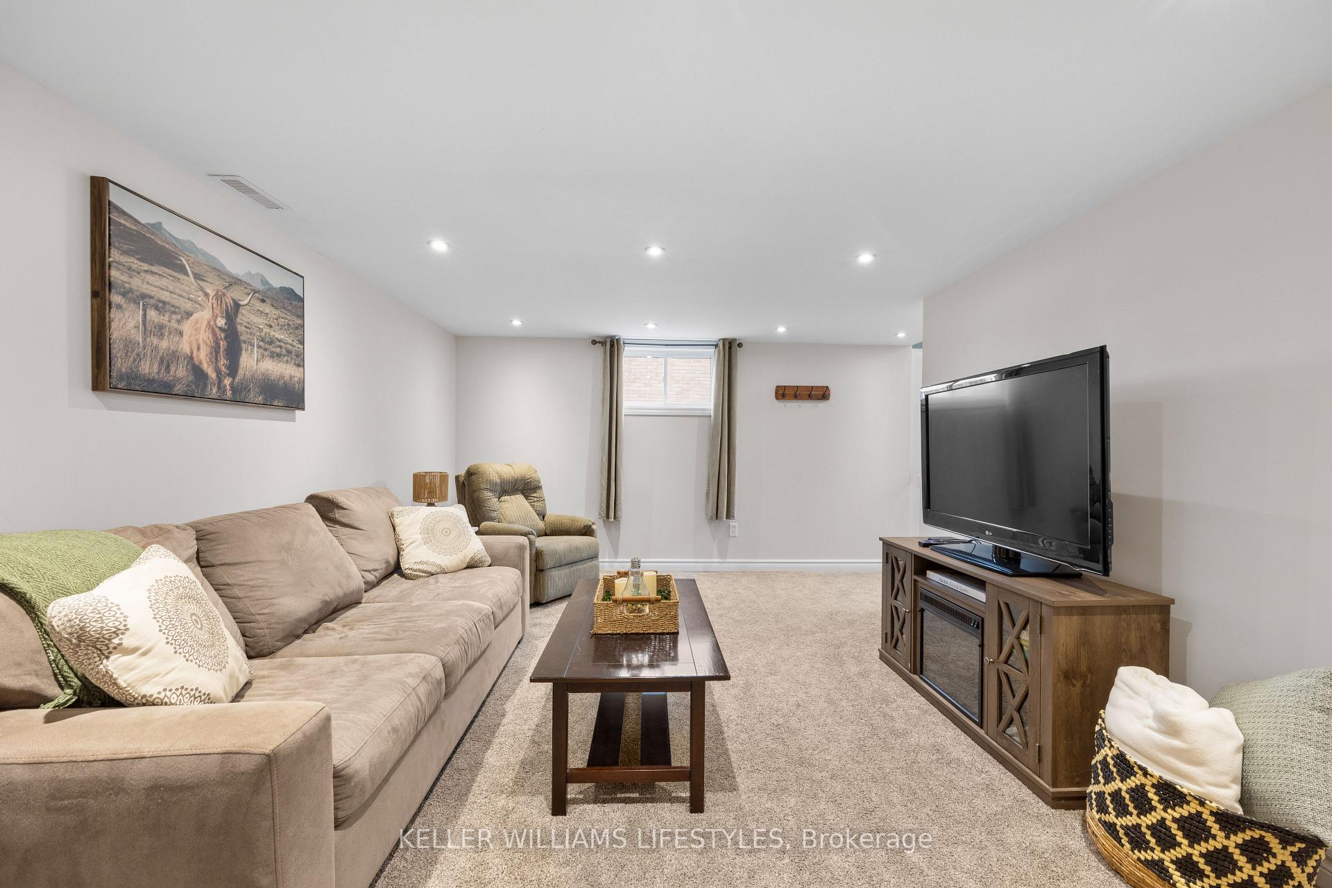 Photo 23 of 188 Queen Street, North Middlesex, Ailsa Craig — HOMEH