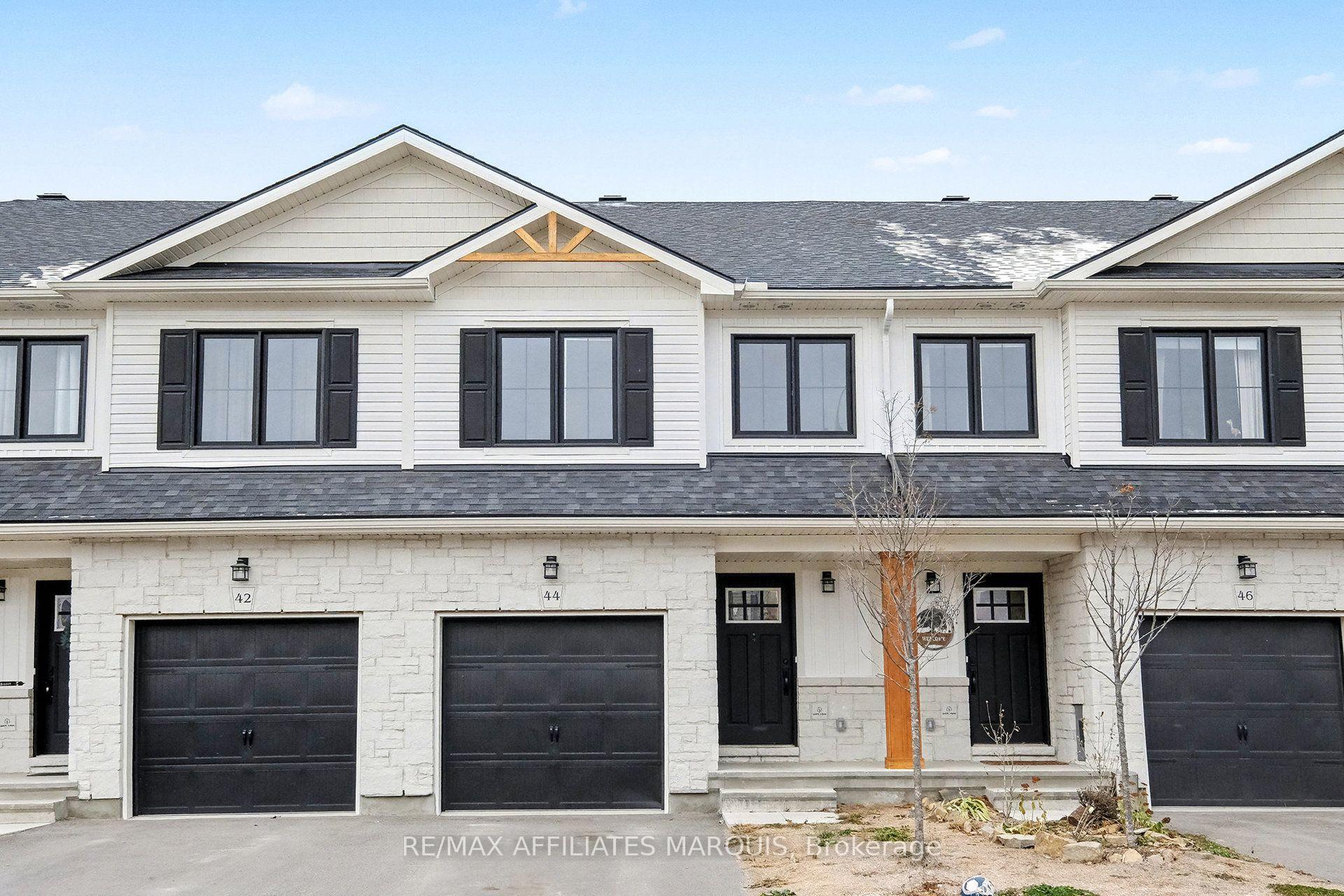Photo 2 of 44 Whitcomb Crescent, Smiths Falls, Smiths Falls — HOMEH