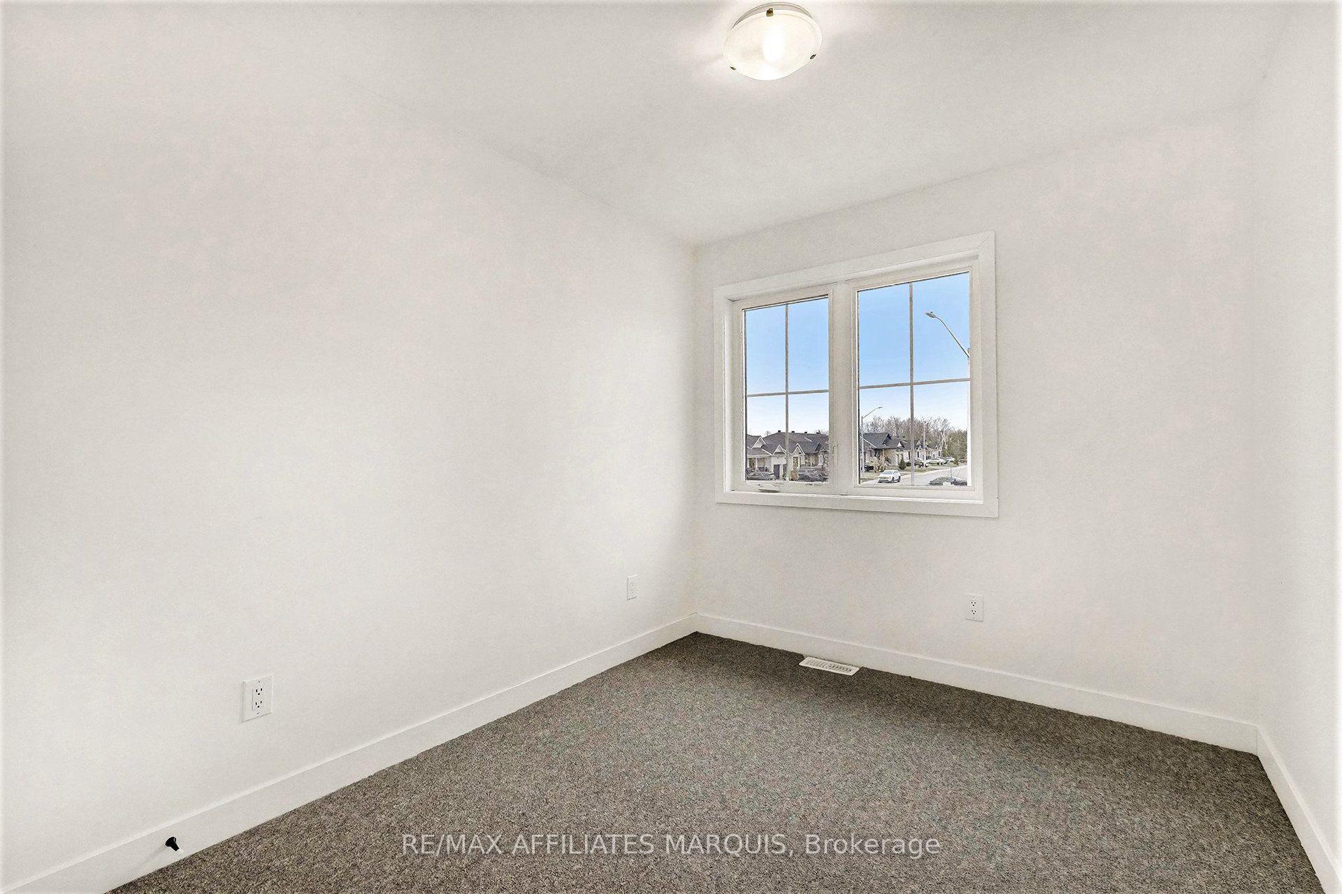 Photo 14 of 44 Whitcomb Crescent, Smiths Falls, Smiths Falls — HOMEH