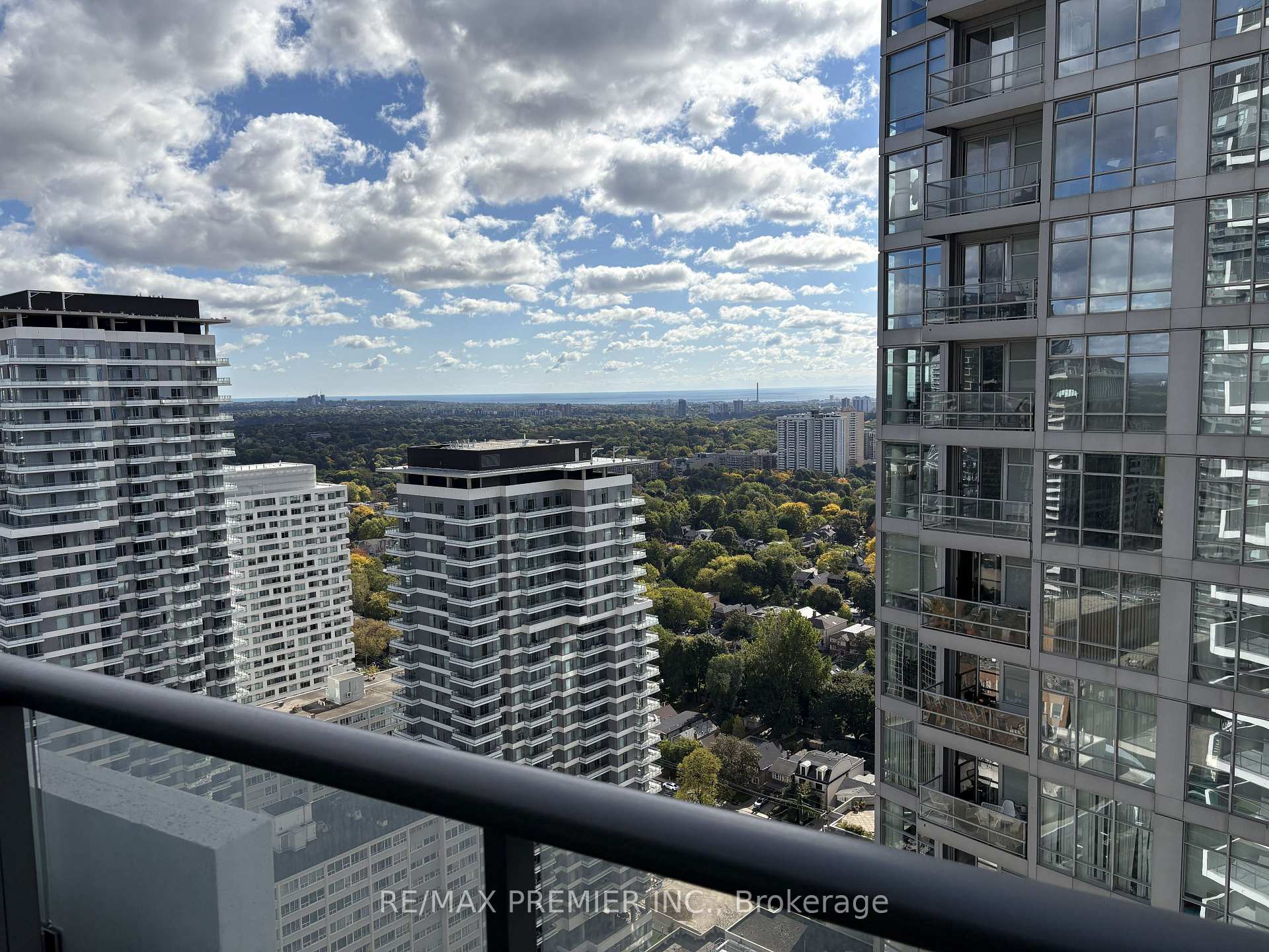 Photo 6 of Unit 3105, 2221 Yonge Street, Toronto, Mount Pleasant West — HOMEH