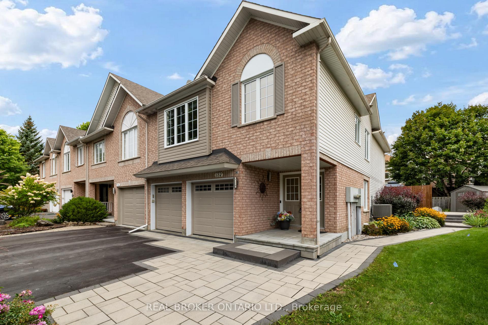 Photo 2 of 132 Macassa Circle, Ottawa, Kanata - Kanata Lakes/Heritage Hills — HOMEH