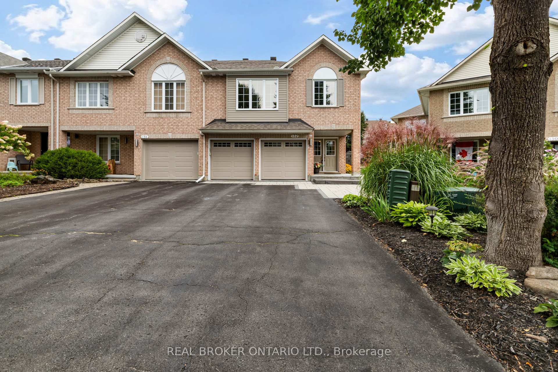 Photo 3 of 132 Macassa Circle, Ottawa, Kanata - Kanata Lakes/Heritage Hills — HOMEH