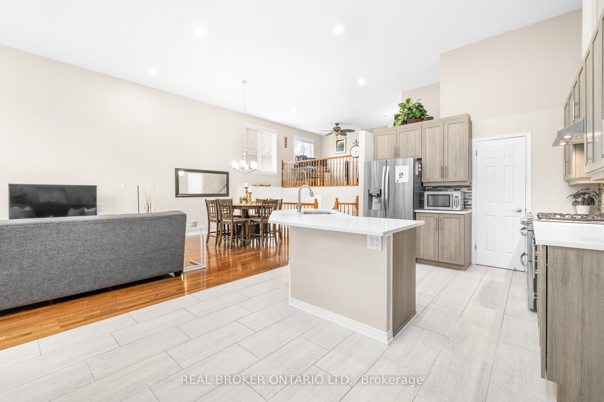 Photo 23 of 132 Macassa Circle, Ottawa, Kanata - Kanata Lakes/Heritage Hills — HOMEH