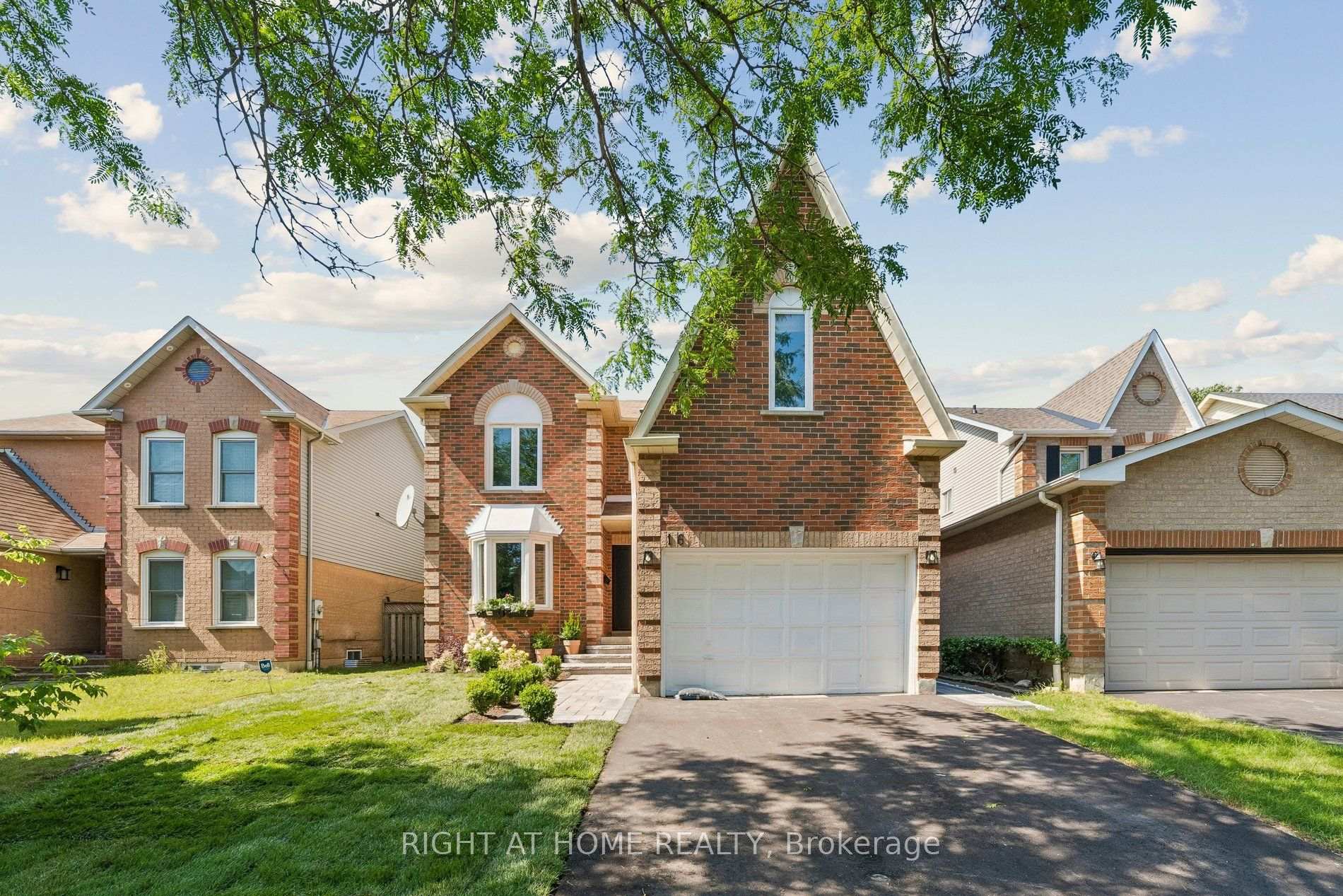 Photo 1 of 16 Ian Fleming Crescent, Whitby, Rolling Acres — HOMEH