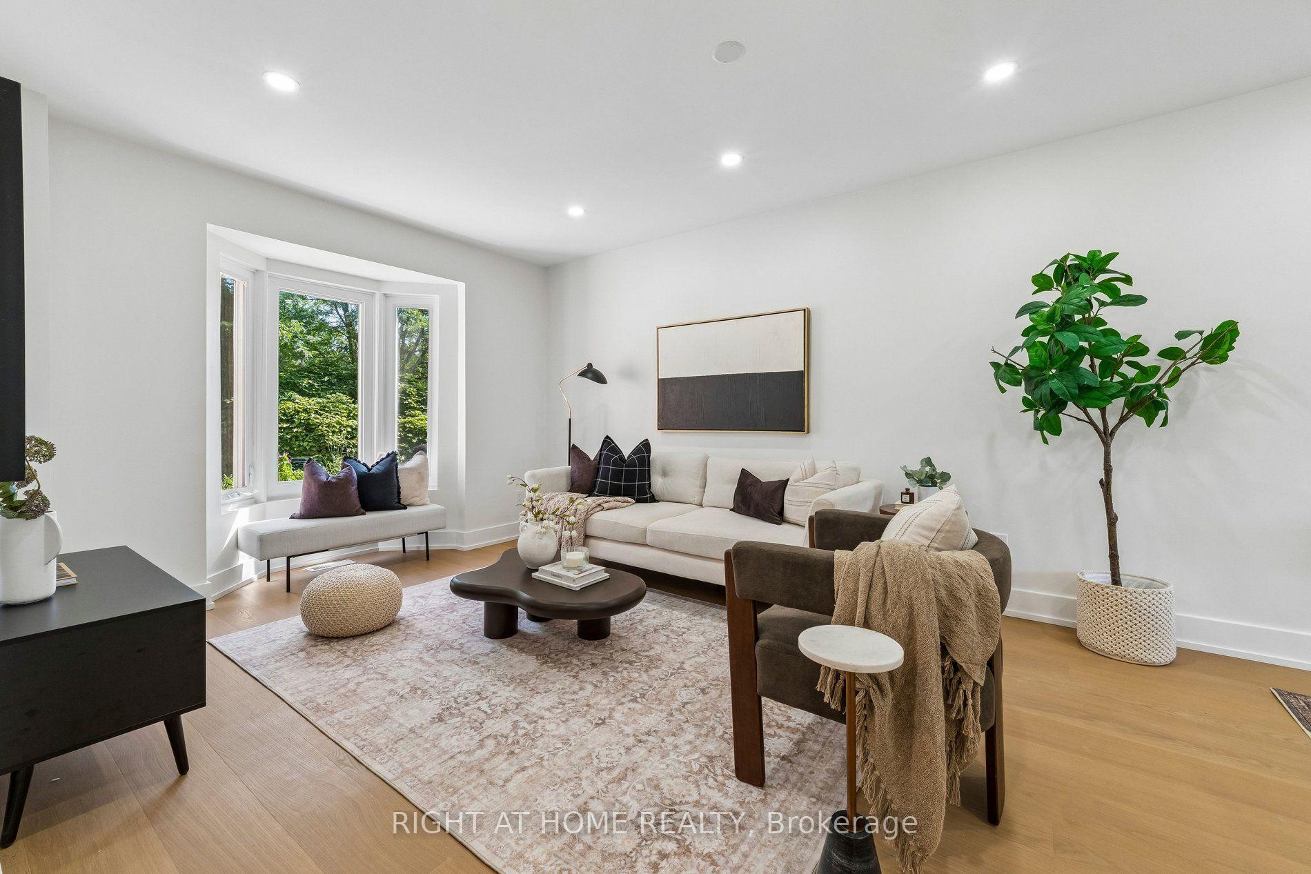 Photo 4 of 16 Ian Fleming Crescent, Whitby, Rolling Acres — HOMEH