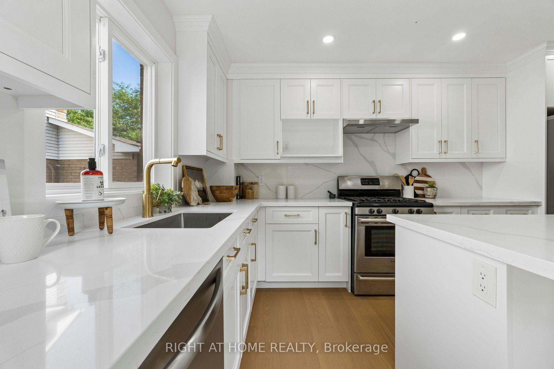 Photo 8 of 16 Ian Fleming Crescent, Whitby, Rolling Acres — HOMEH