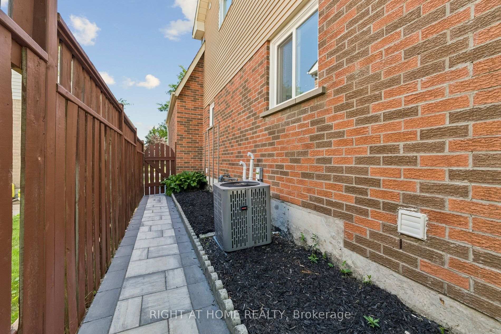 Photo 24 of 16 Ian Fleming Crescent, Whitby, Rolling Acres — HOMEH