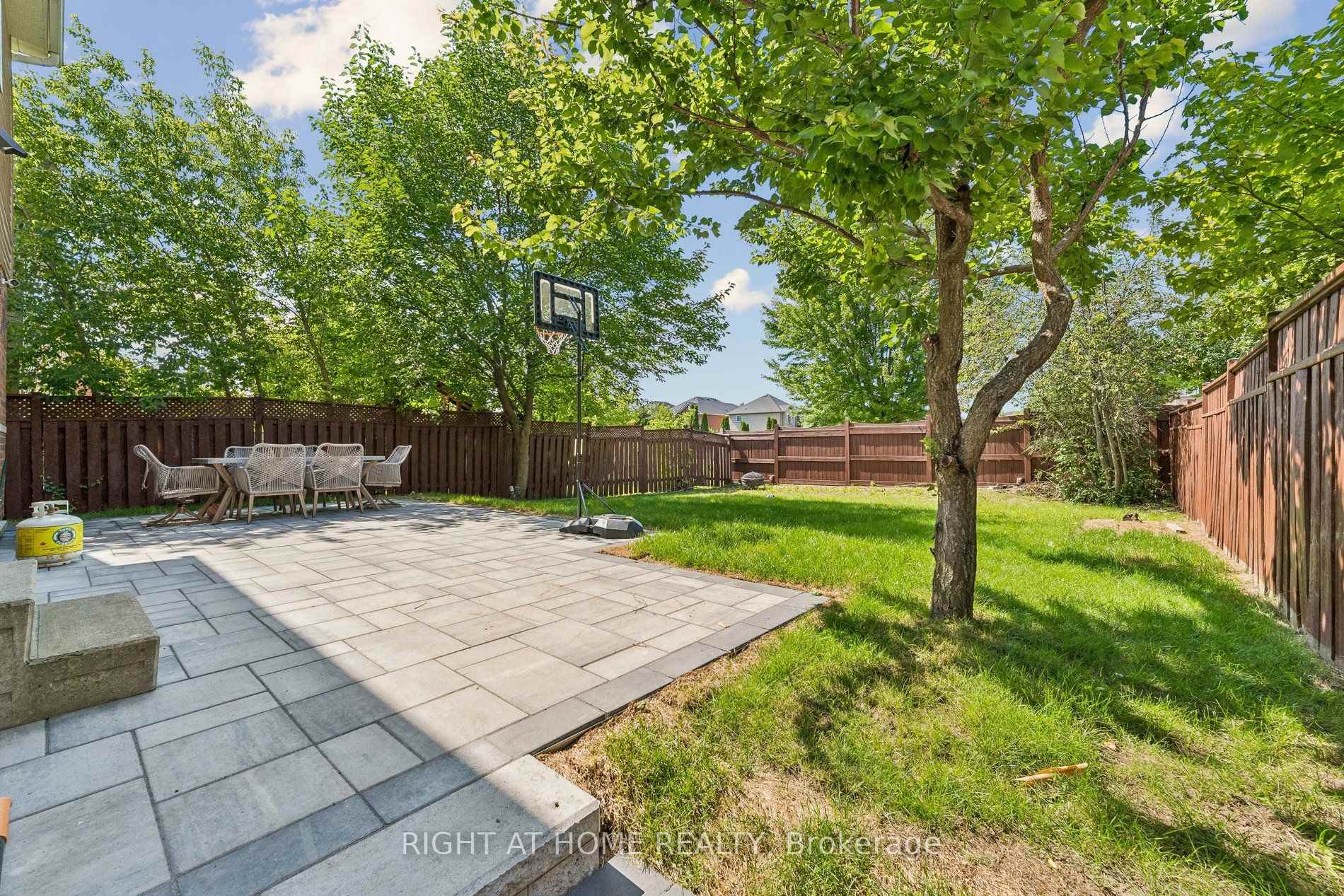 Photo 25 of 16 Ian Fleming Crescent, Whitby, Rolling Acres — HOMEH