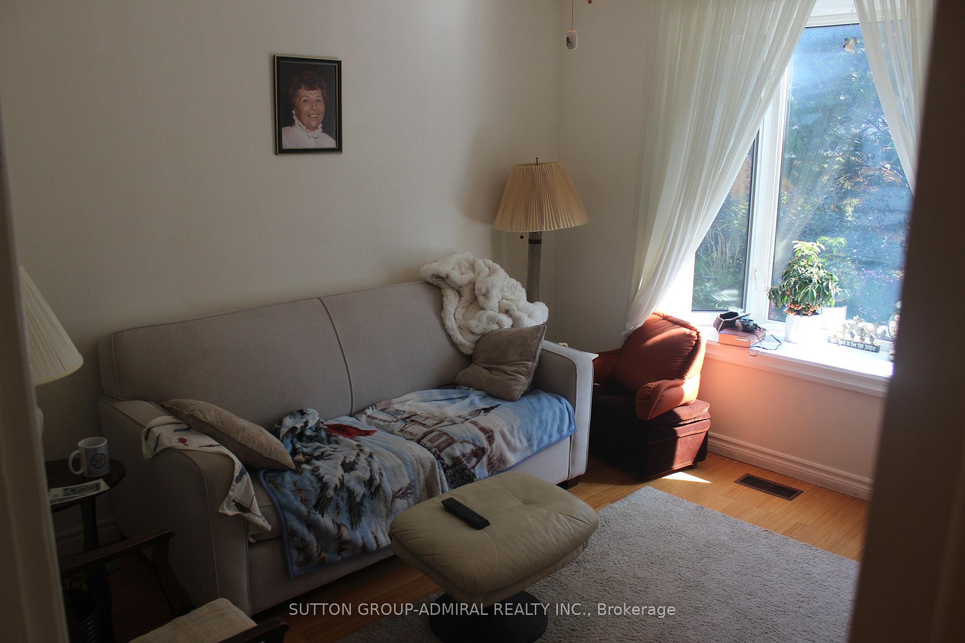 Photo 23 of 47 Talbot Road, North York, Newtonbrook West — HOMEH
