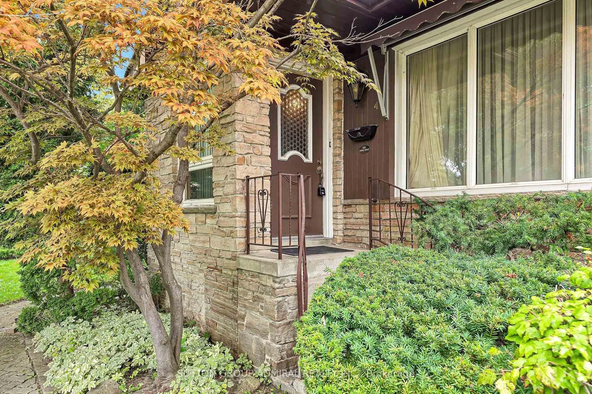Photo 11 of 47 Talbot Road, North York, Newtonbrook West — HOMEH
