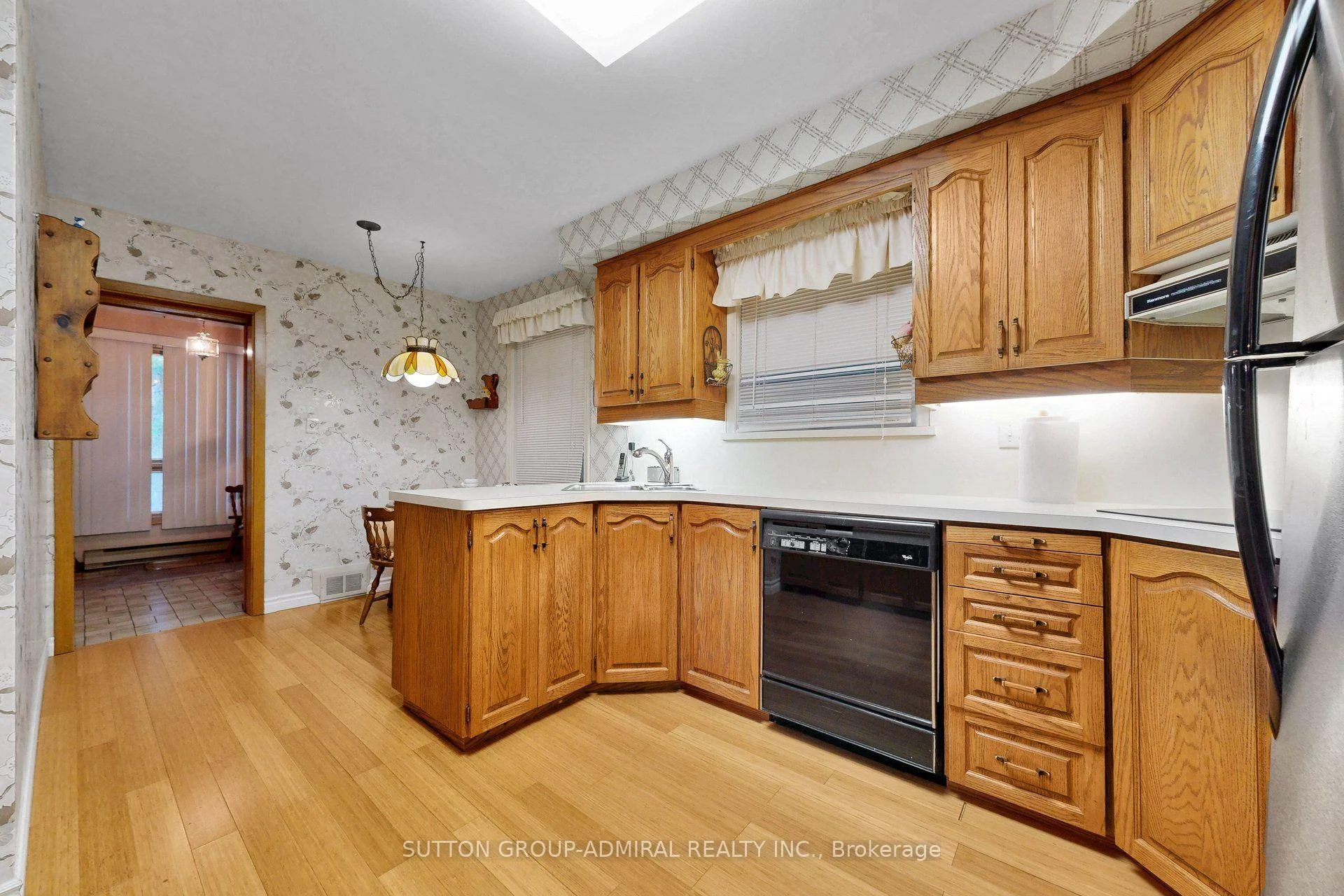 Photo 38 of 47 Talbot Road, North York, Newtonbrook West — HOMEH