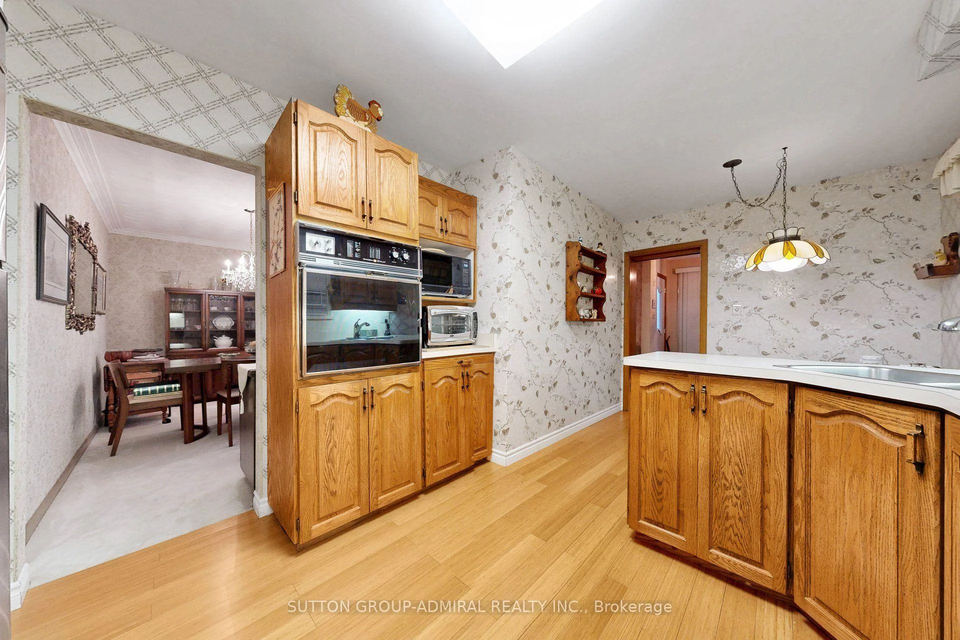 Photo 40 of 47 Talbot Road, North York, Newtonbrook West — HOMEH