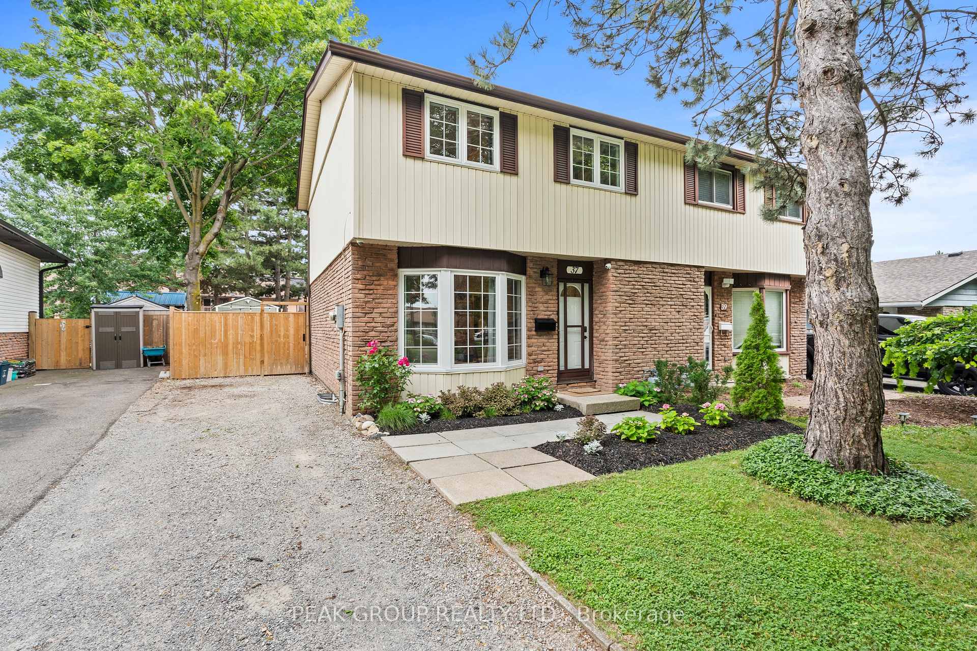 Photo 2 of 37 Elma Street, St. Catharines, Lakeport — HOMEH