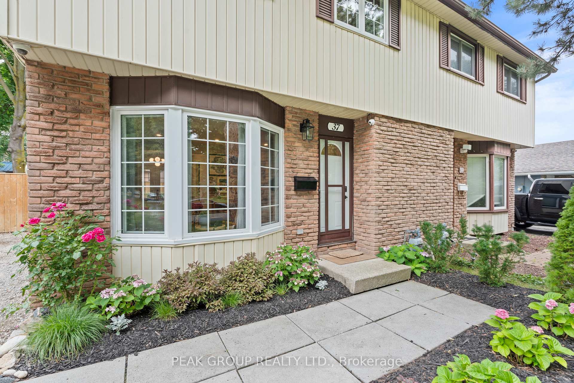 Photo 3 of 37 Elma Street, St. Catharines, Lakeport — HOMEH