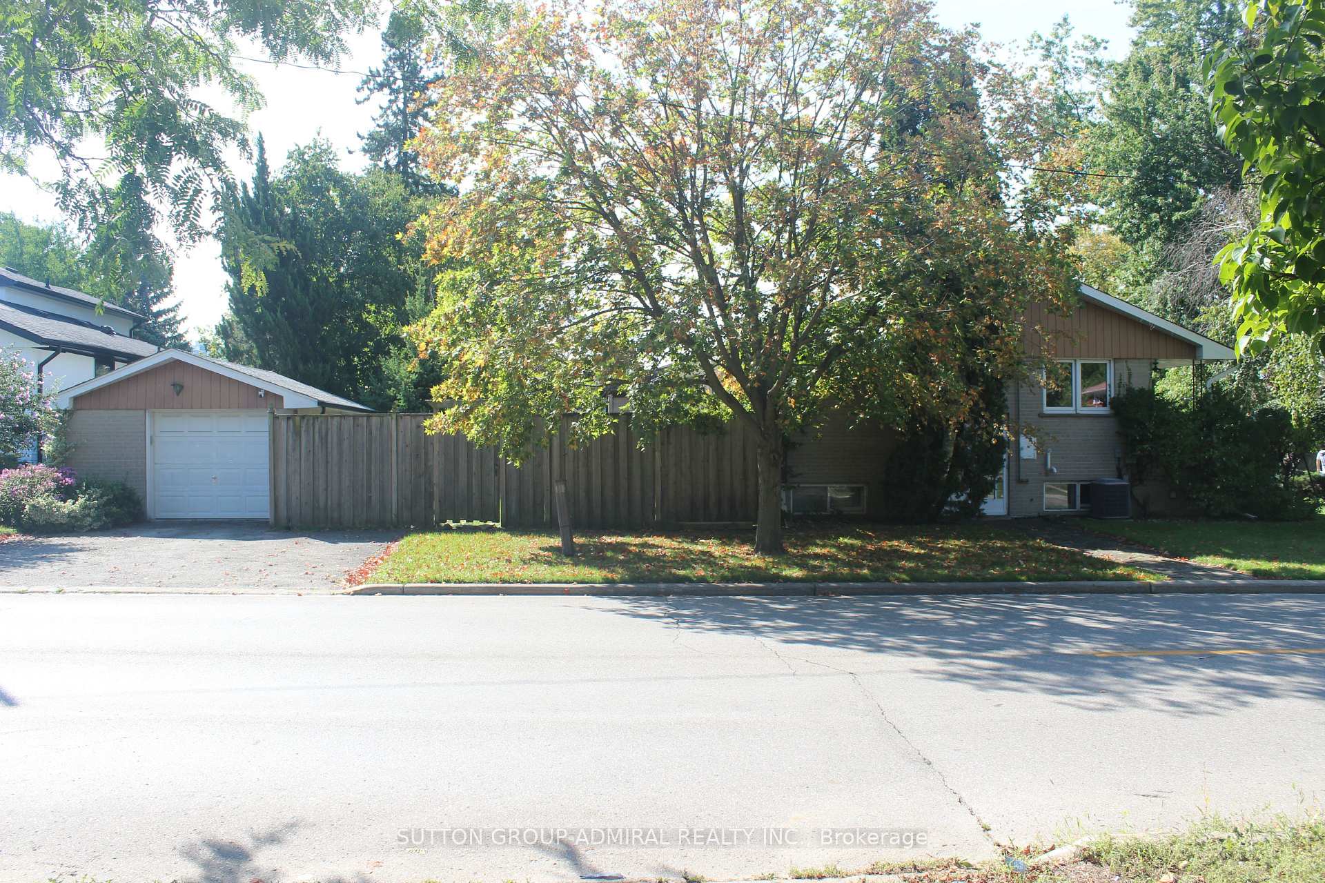 Photo 2 of 49 Talbot Road, North York, Newtonbrook West — HOMEH