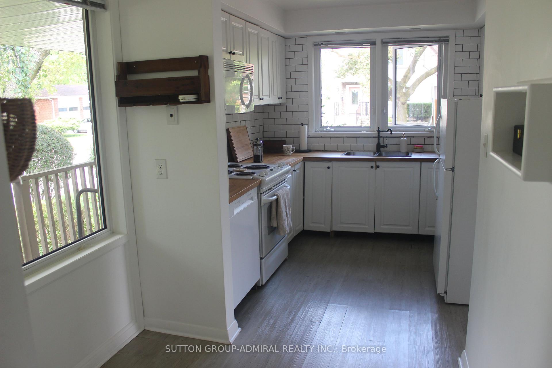 Photo 18 of 49 Talbot Road, North York, Newtonbrook West — HOMEH