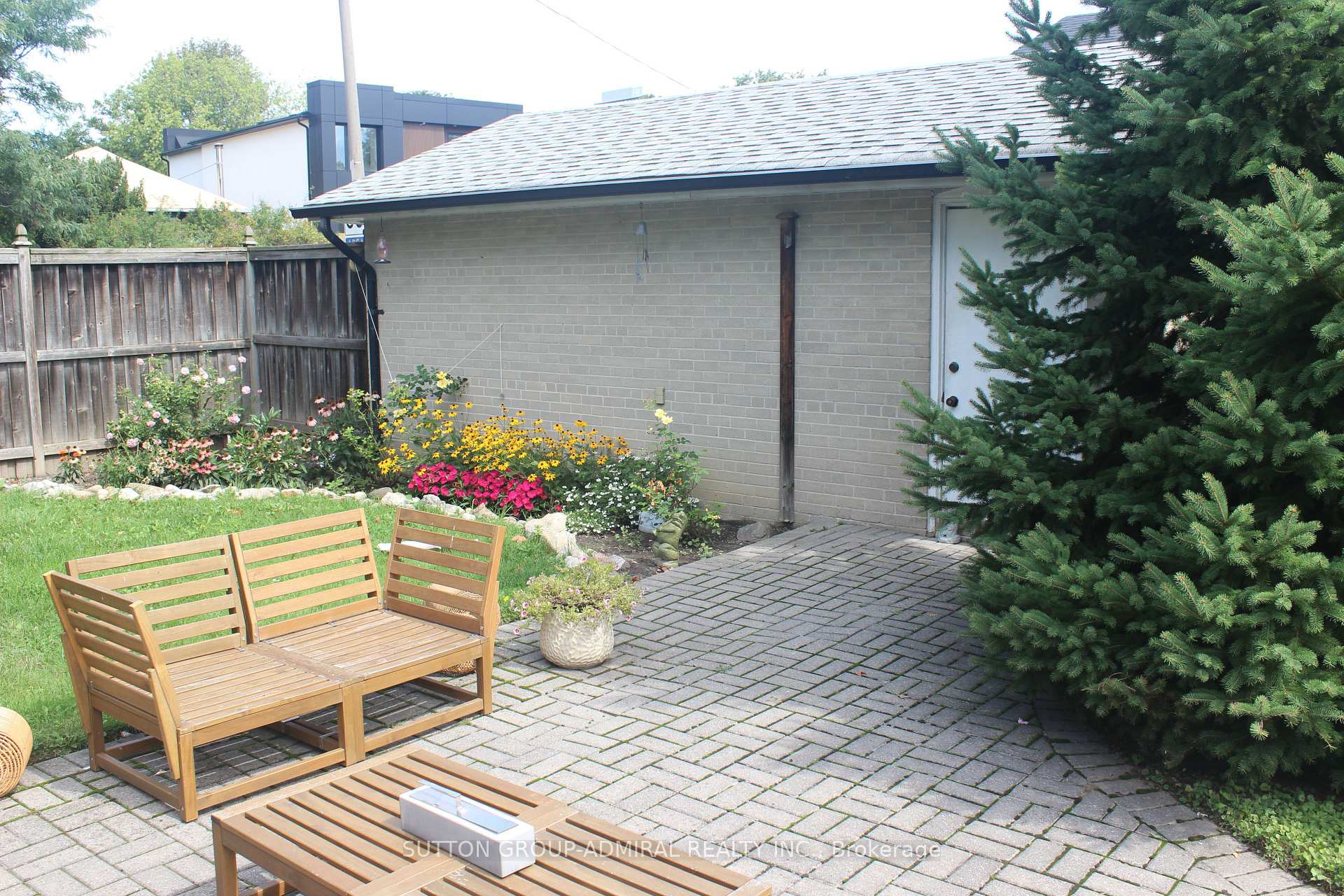 Photo 26 of 49 Talbot Road, North York, Newtonbrook West — HOMEH