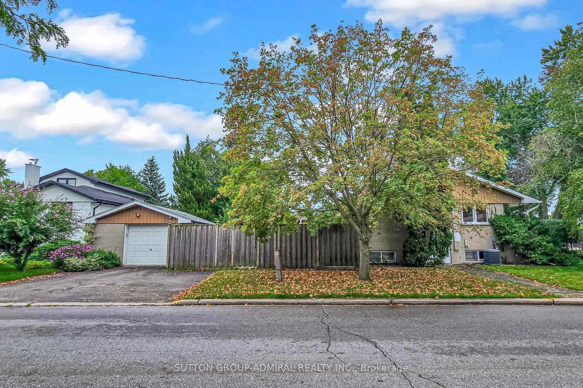 Photo 4 of 49 Talbot Road, North York, Newtonbrook West — HOMEH