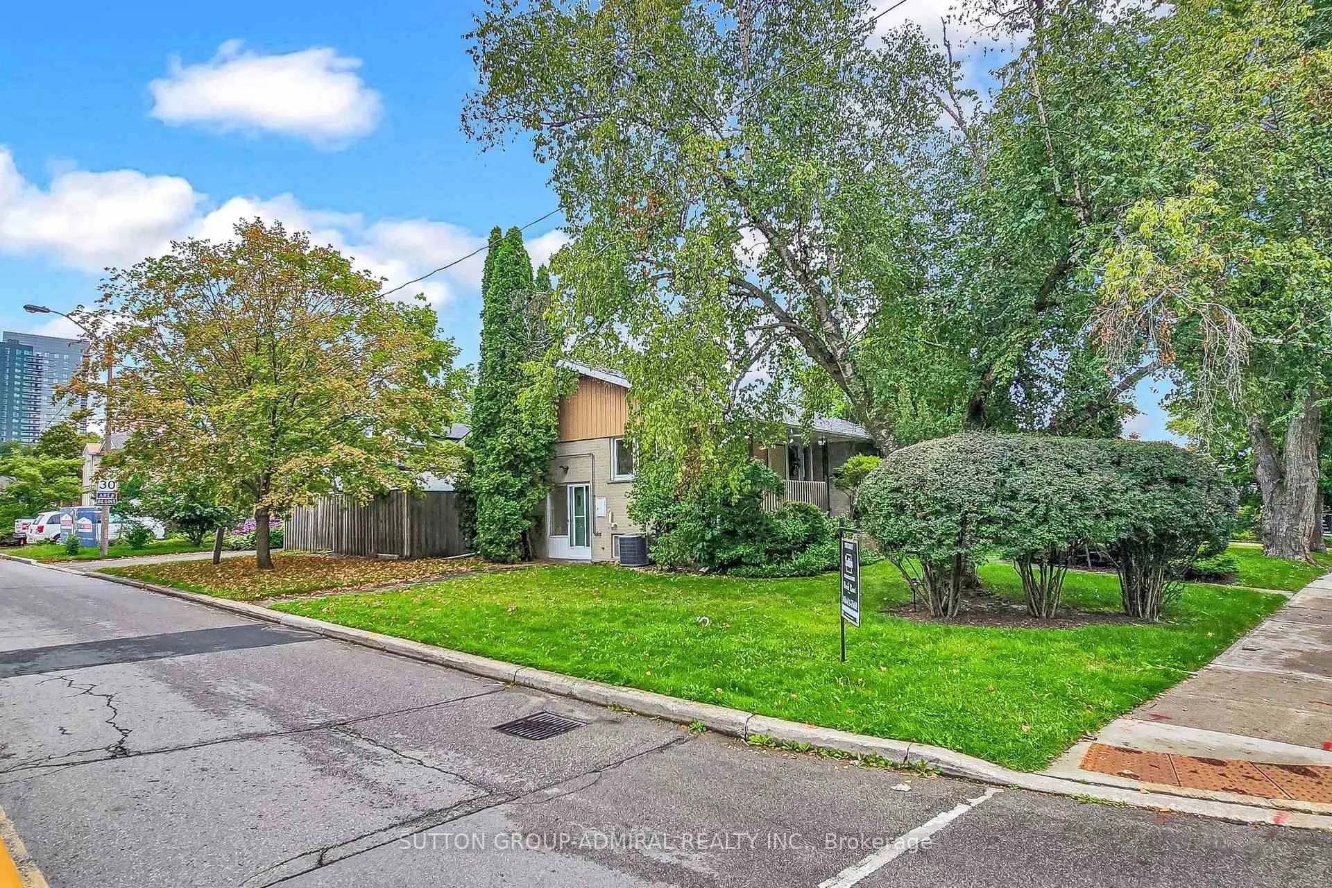 Photo 7 of 49 Talbot Road, North York, Newtonbrook West — HOMEH