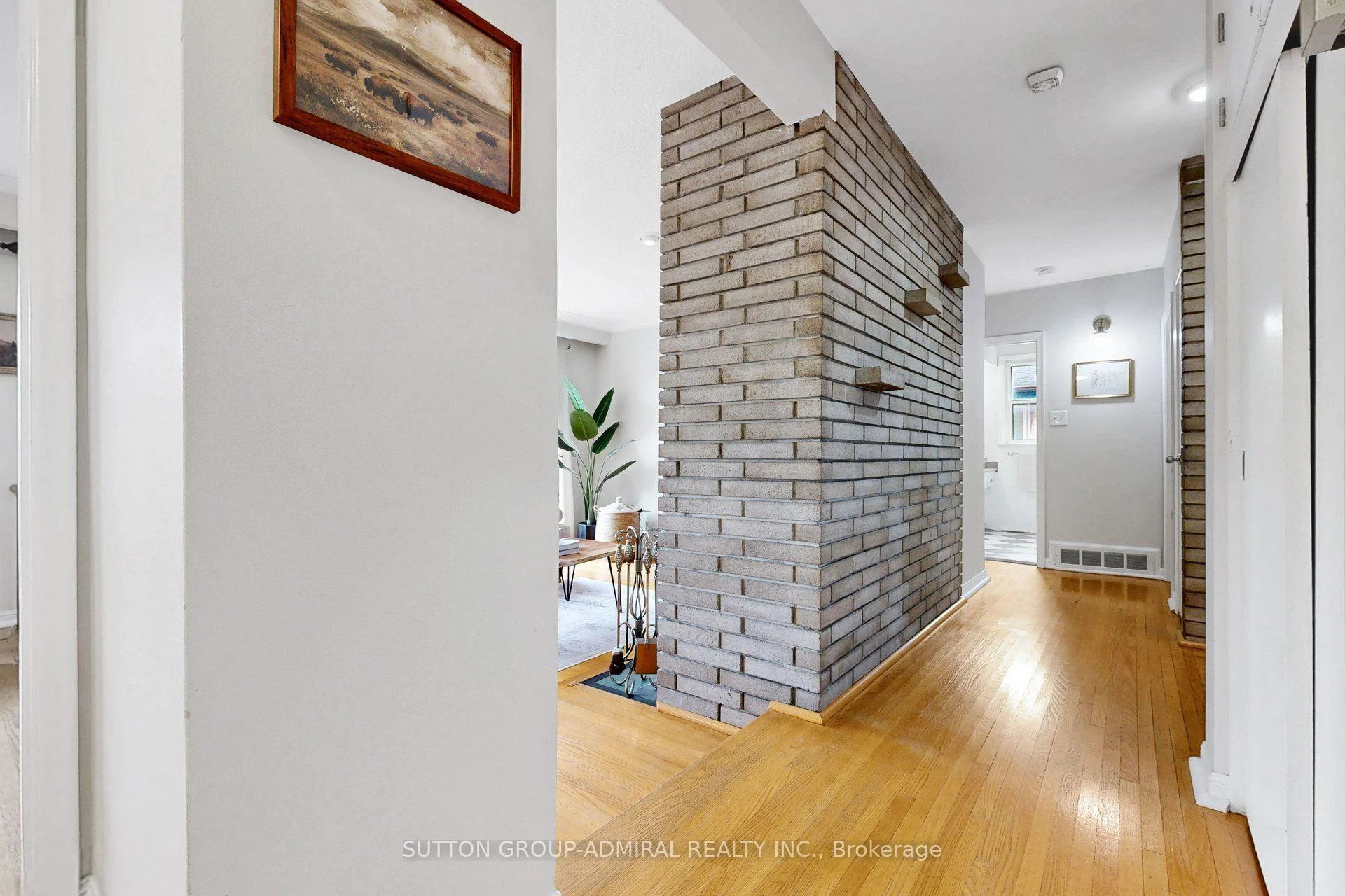 Photo 17 of 49 Talbot Road, North York, Newtonbrook West — HOMEH