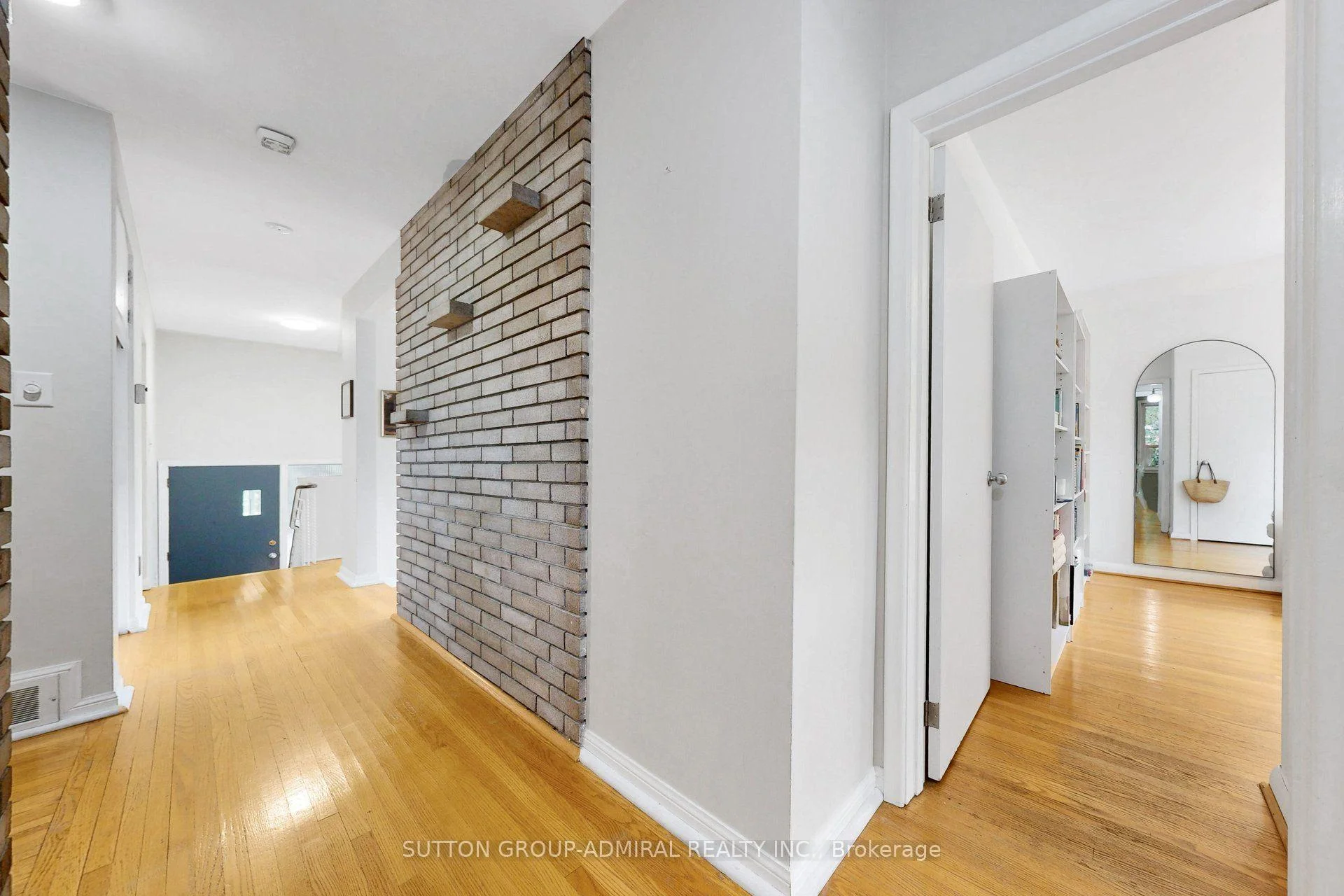 Photo 19 of 49 Talbot Road, North York, Newtonbrook West — HOMEH