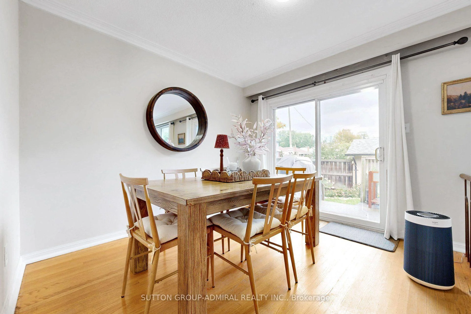 Photo 25 of 49 Talbot Road, North York, Newtonbrook West — HOMEH