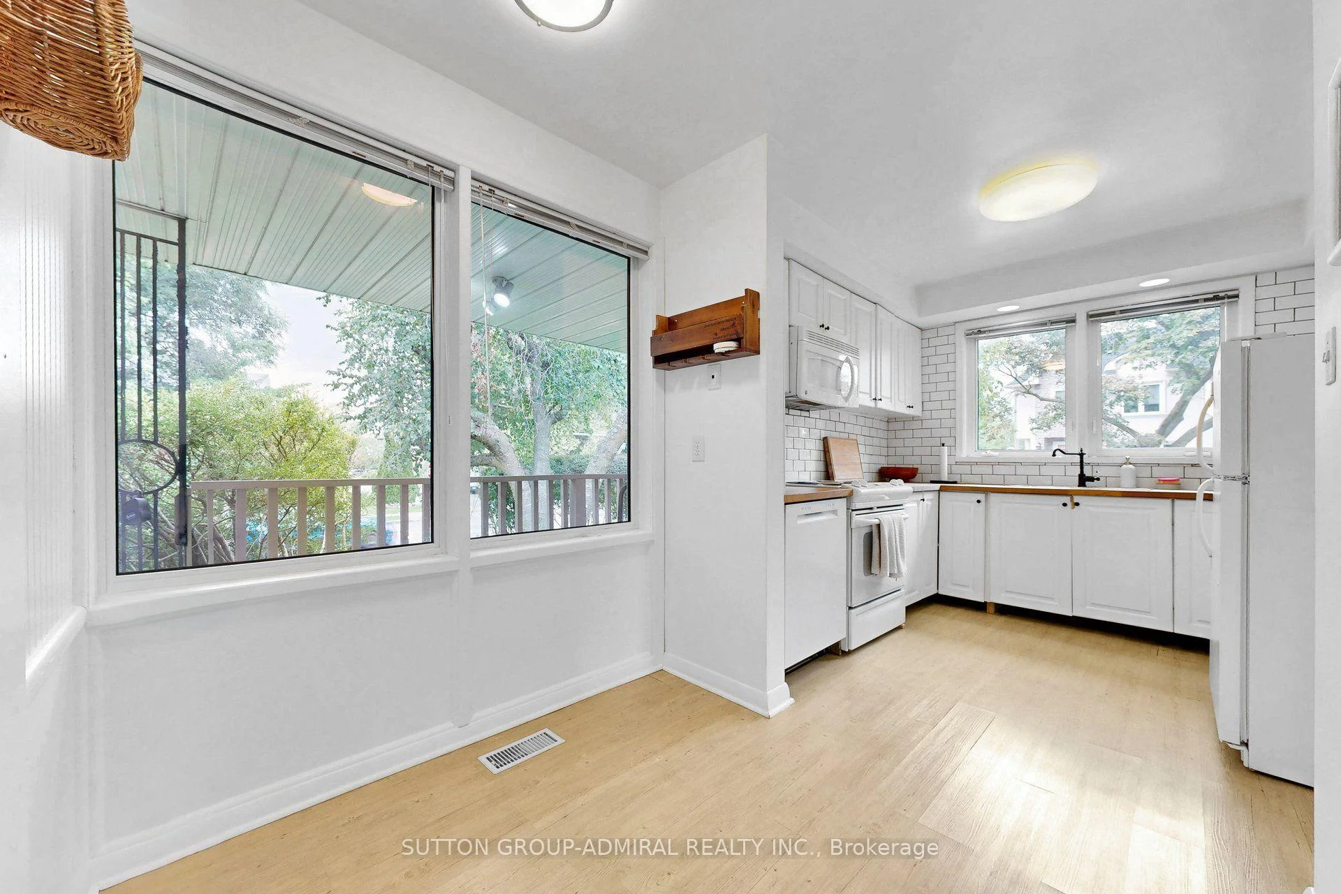 Photo 32 of 49 Talbot Road, North York, Newtonbrook West — HOMEH