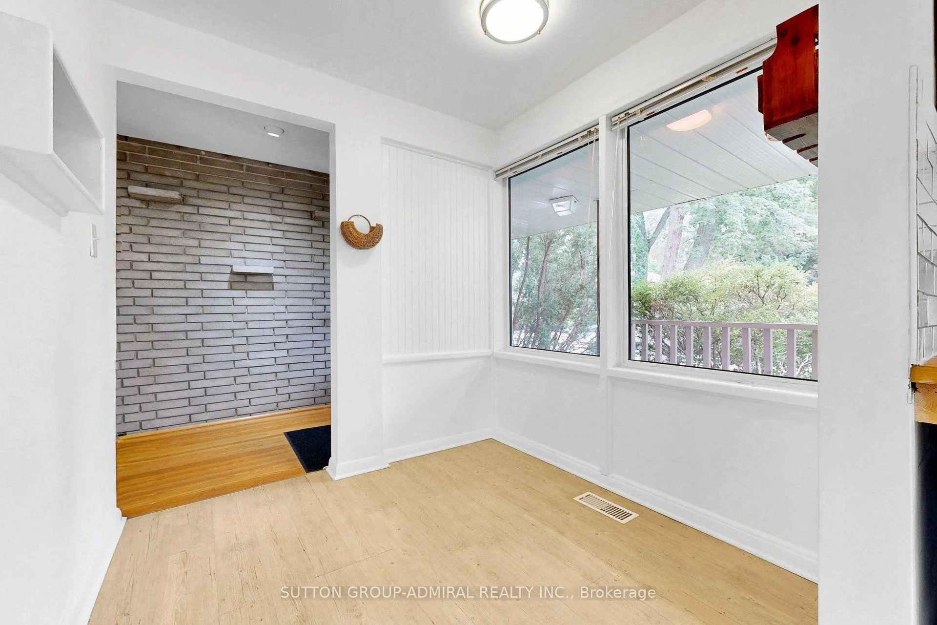 Photo 33 of 49 Talbot Road, North York, Newtonbrook West — HOMEH