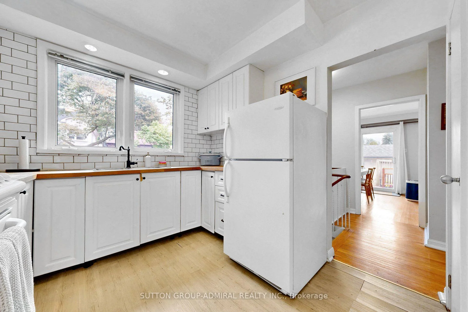 Photo 36 of 49 Talbot Road, North York, Newtonbrook West — HOMEH